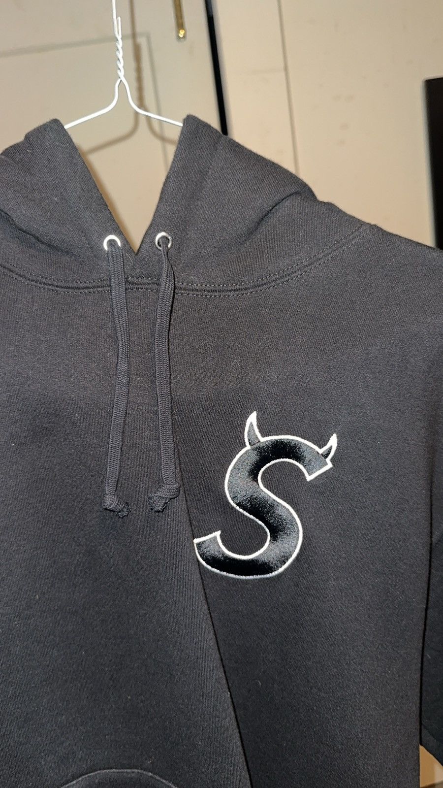 Supreme Supreme devil logo Size US XL / EU 56 / 4 - 1 Thumbnail