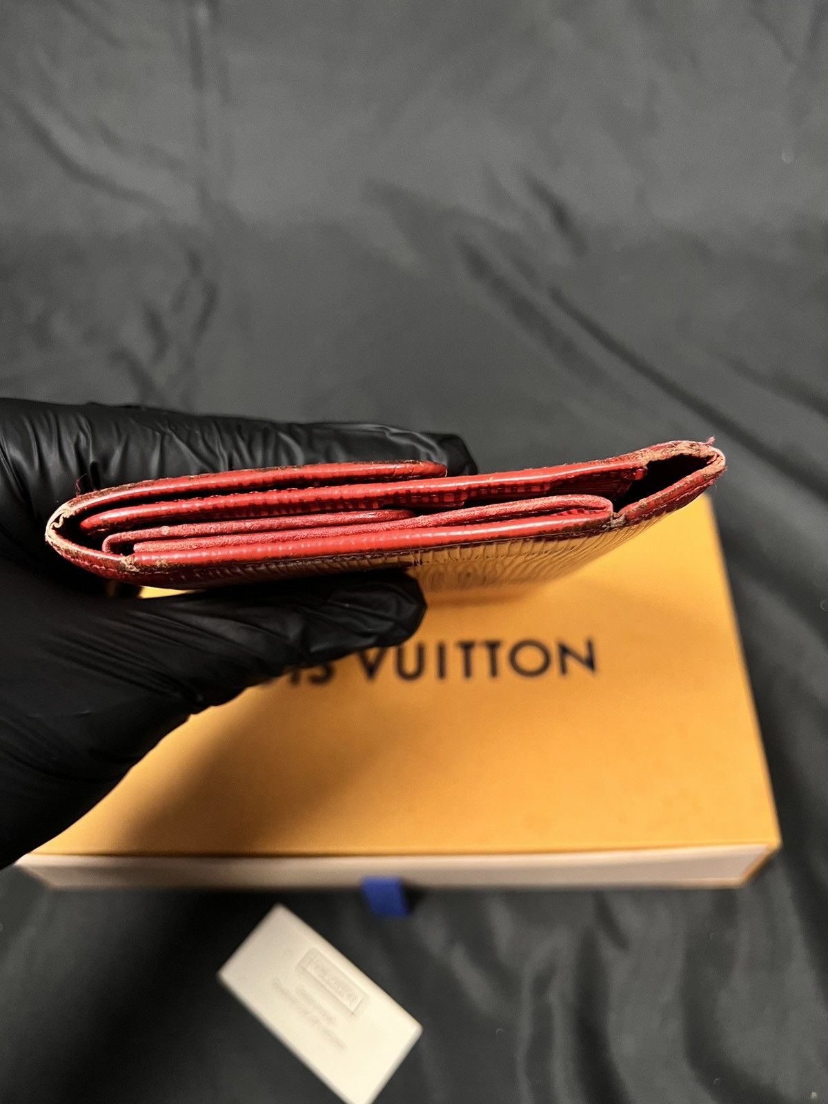 Louis Vuitton Louis Vuitton Malletier red epi bifold vintage wallet Size ONE SIZE - 5 Thumbnail