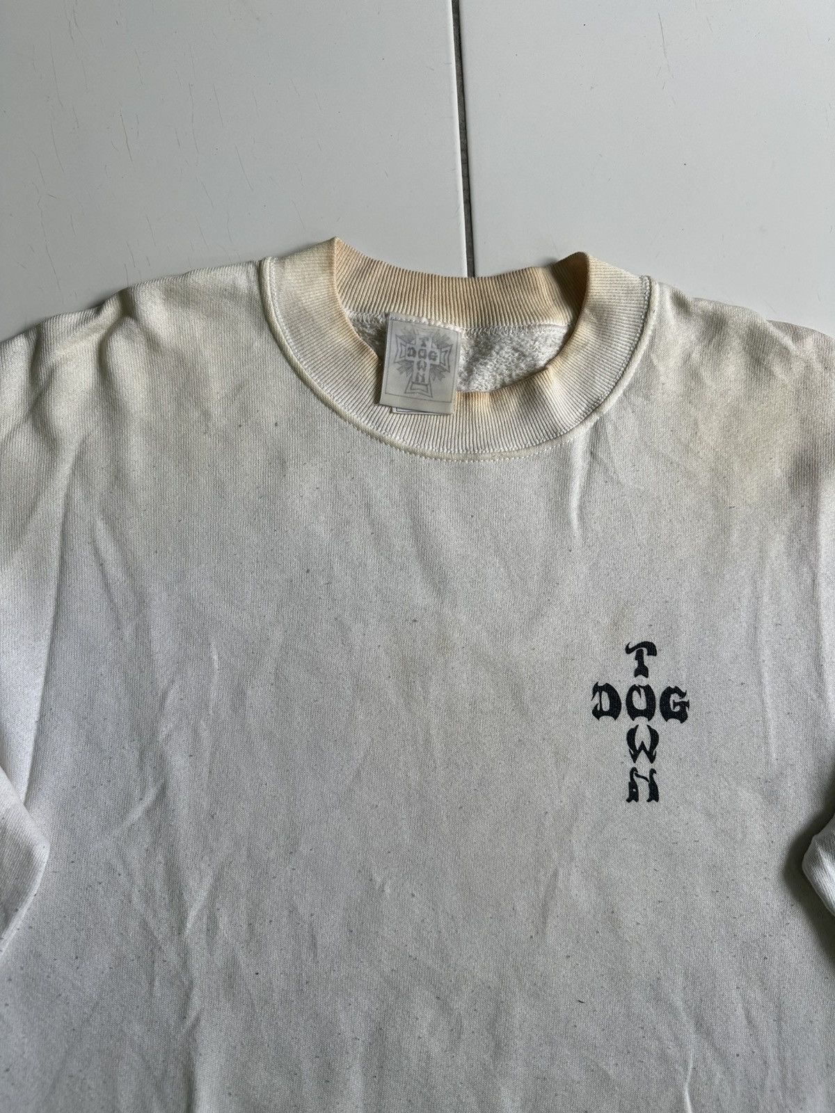Fruit Of The Loom Vintage 90s Dog Town Skull stain White Crewneck Size US L / EU 52-54 / 3 - 8 Thumbnail