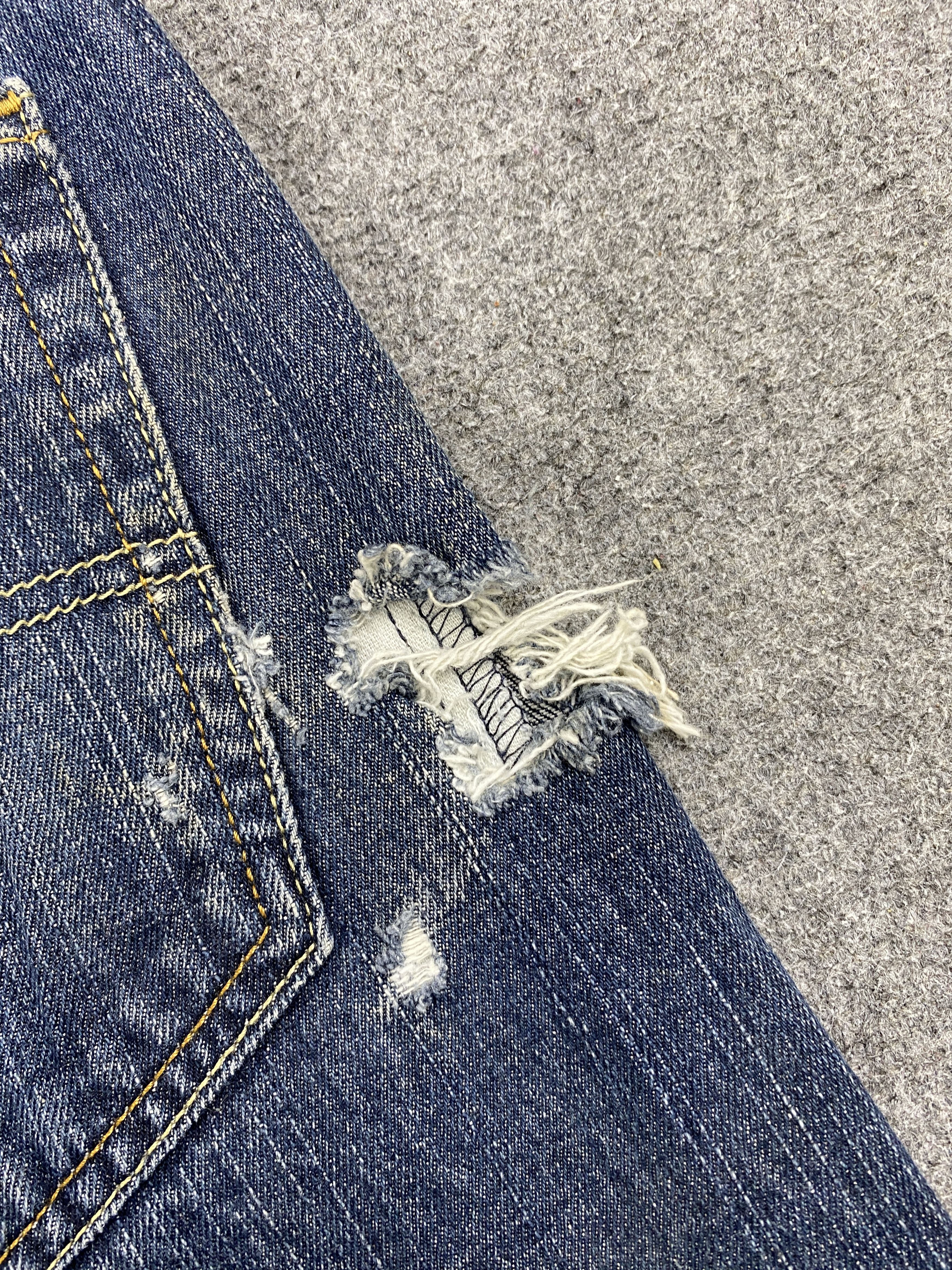 Levi's × Vintage Distressed Vintage Levi's 505 Blue Denim Jeans Size US 40 / EU 56 - 14 Thumbnail