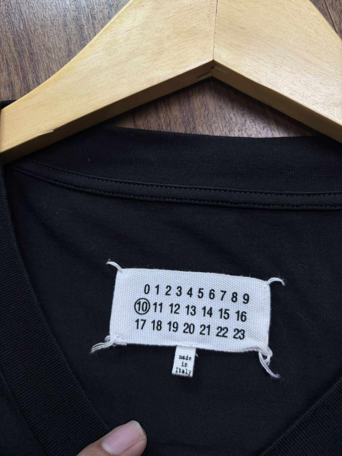 Maison Margiela FREE TAX! Maison Margiela Scrap Logo Black Tee Size US L / EU 52-54 / 3 - 6 Thumbnail