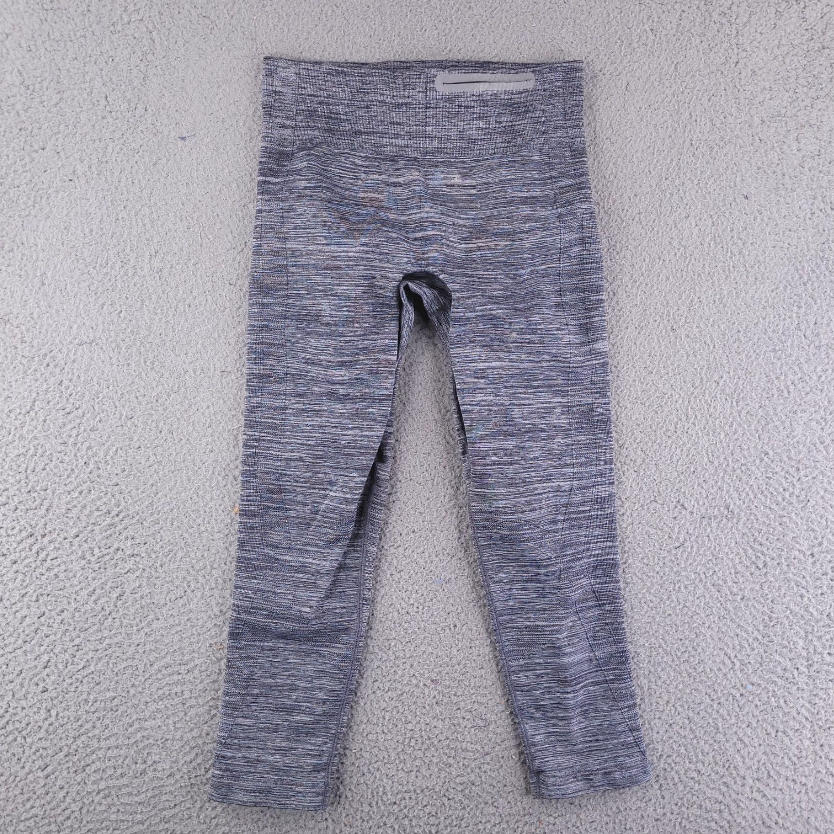 Under Armour Under Armour Pants Womens S Gray Compression Yoga Activewear Womens Short description: Great condition! Size 28" / US 6 / IT 42 - 2 Thumbnail