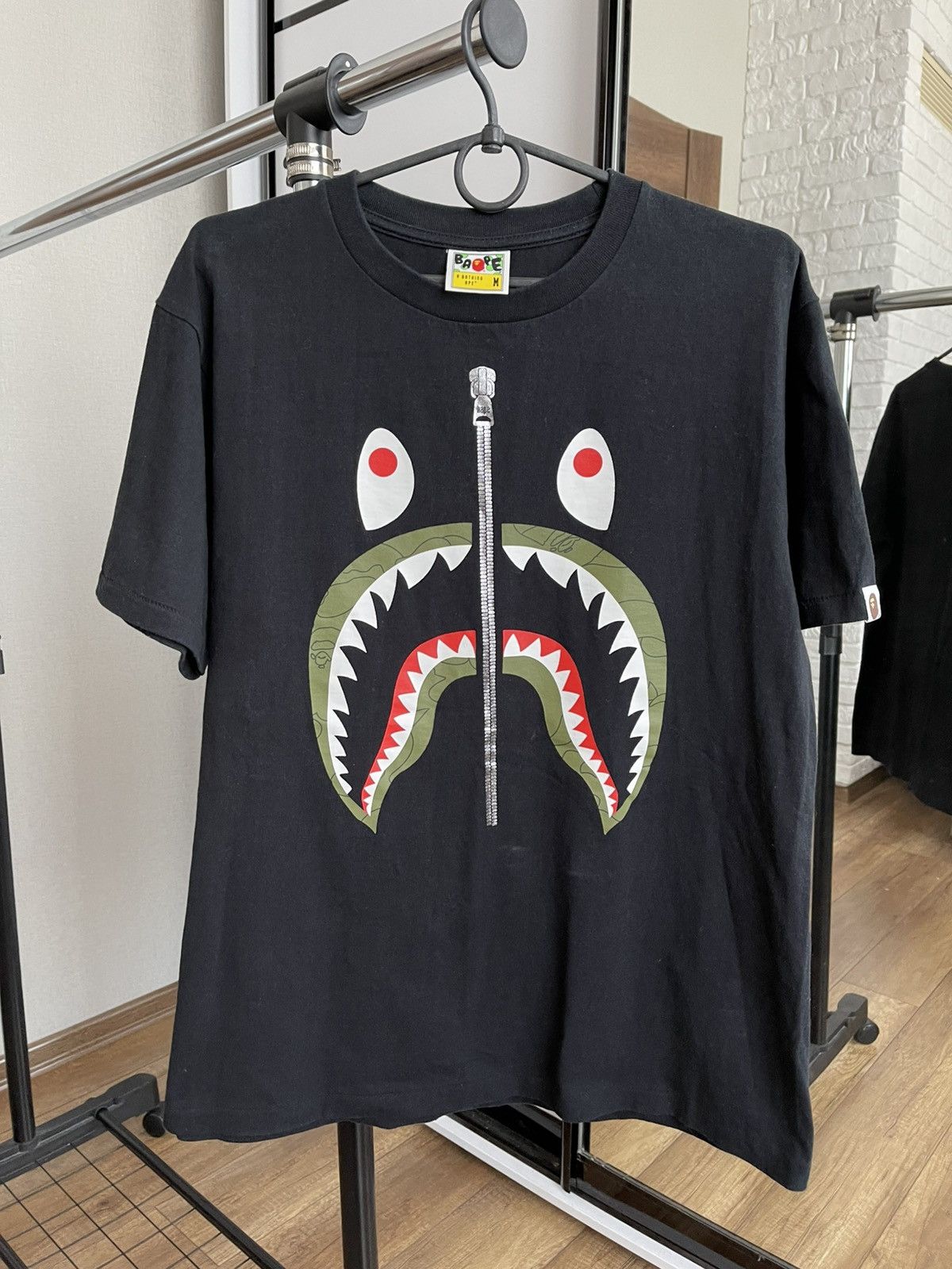 Bape Bape A Bathing A Ape T-Shirt Tee Shark Logo Print Size US M / EU 48-50 / 2 - 1 Thumbnail