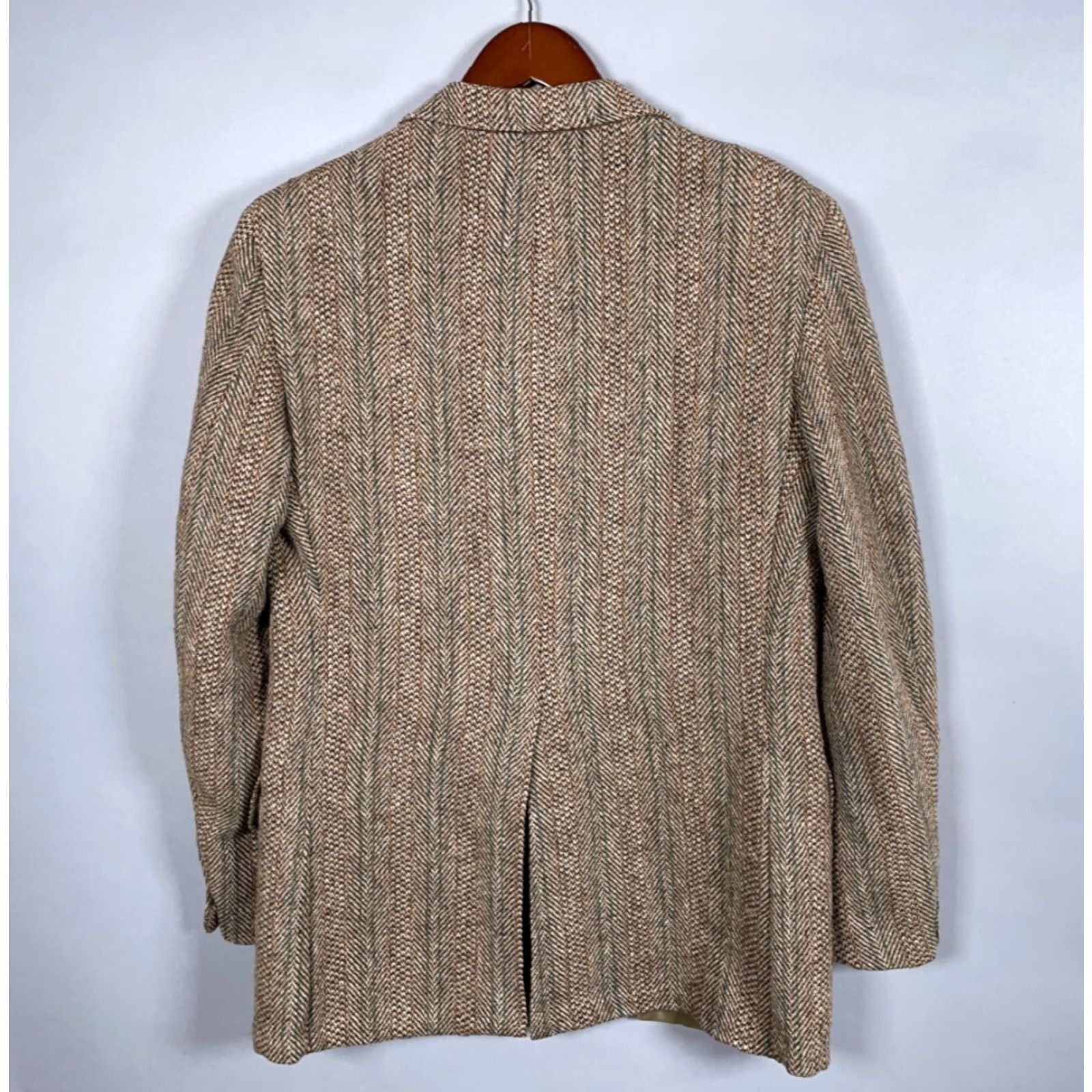 Harris Tweed VINTAGE Harris Tweed Blazer Mens 39 Regular Brown Herringbone 3 Button Jacket Scottish Wool Tweed Notch Lapel Classic Preppy Mens Size 40R - 2 Thumbnail