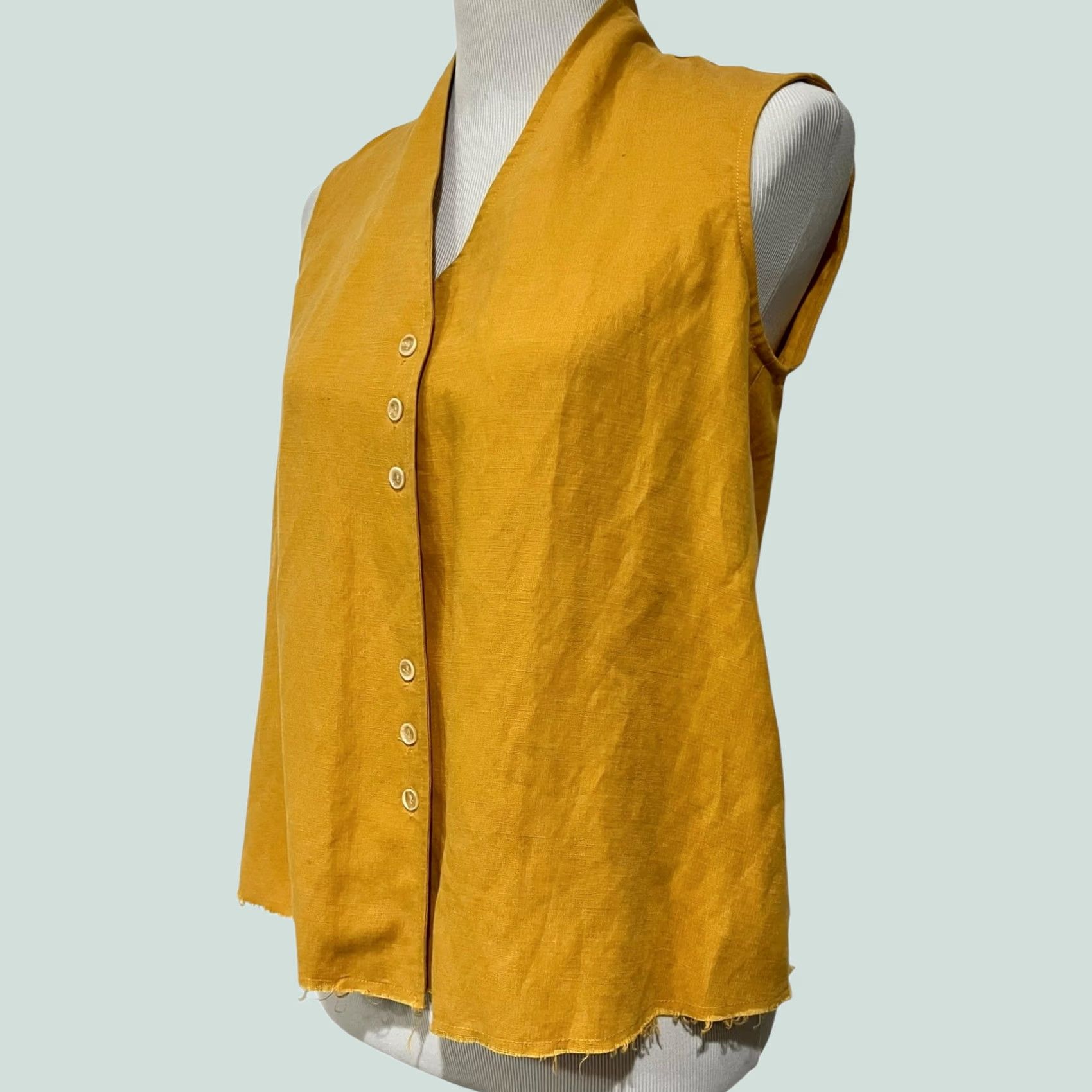 Vintage Shosh Women’s Top Linen Blend Sleeveless Button Front V-Neck XS Yellow Blouse (Shosh) Women’s XS Linen Sleeveless Shirt Size XS / US 0-2 / IT 36-38 - 1 Thumbnail