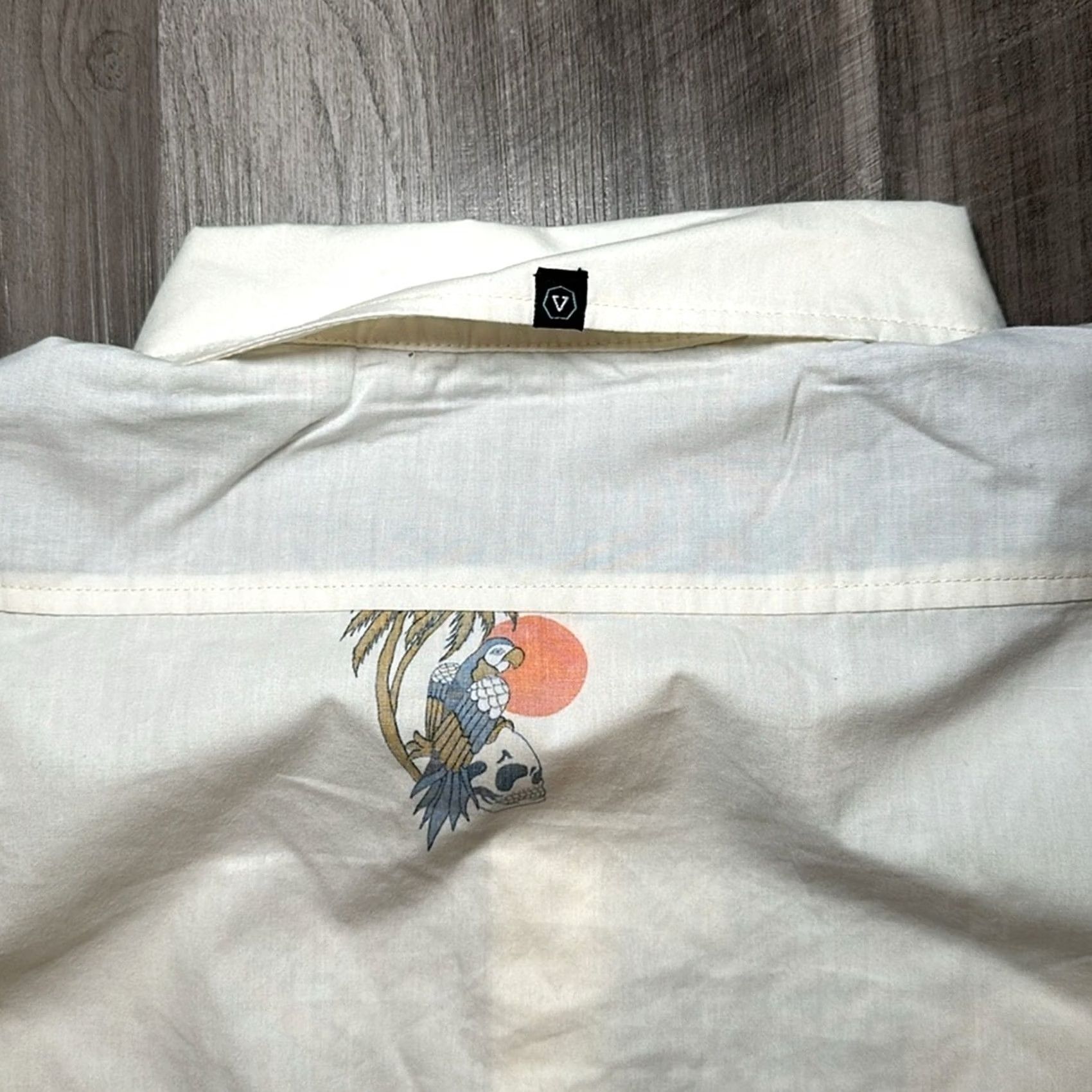 Vissla VISSLA Parrodise Tropical Skull Short Sleeve Button Down - Small Men Shirt Cream 60% Cotton 40% Polyester NWT RS19 Size US 29 - 5 Thumbnail