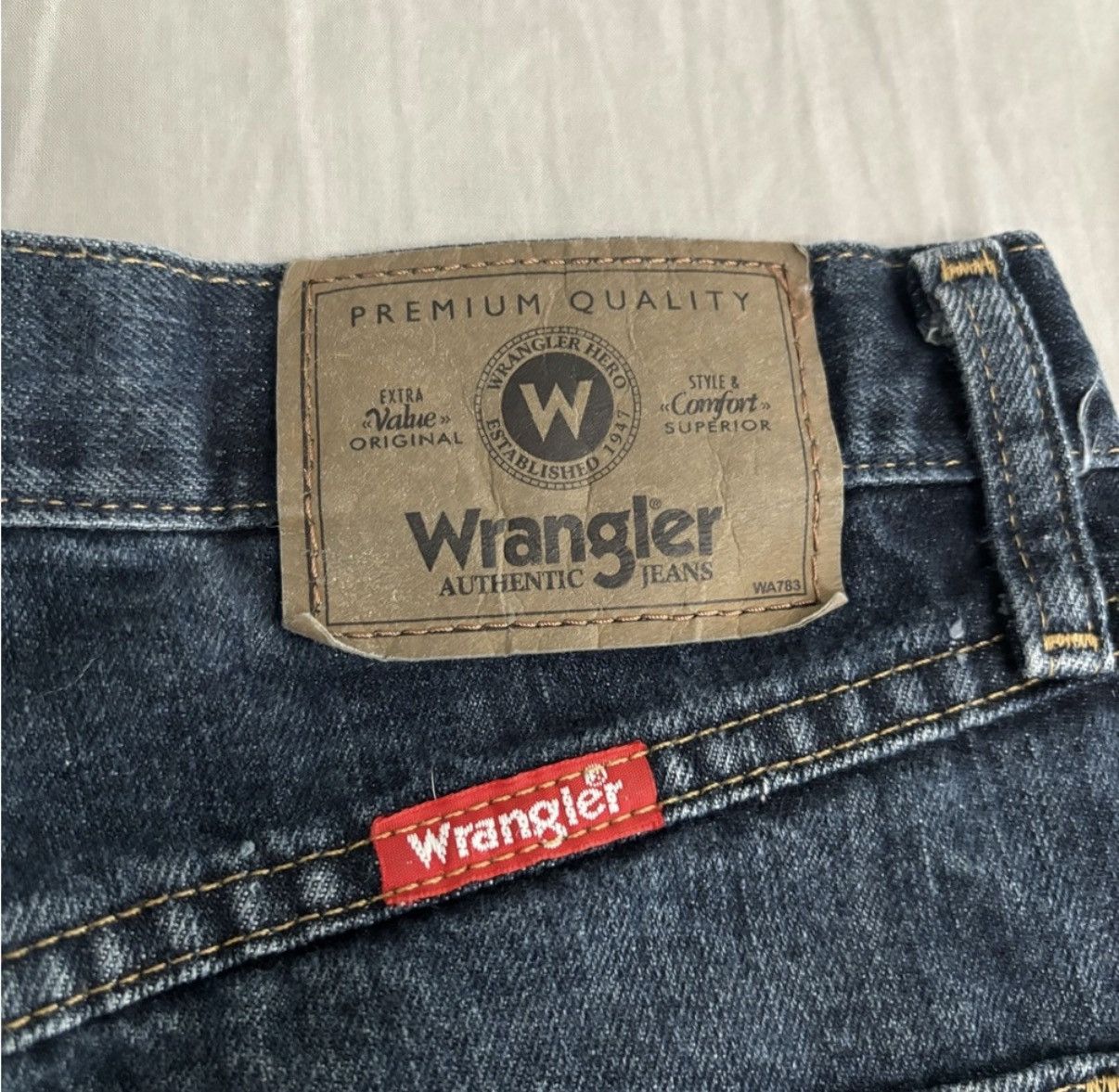 Wrangler Wrangler dark wash jeans Size US 30 / EU 46 - 4 Thumbnail
