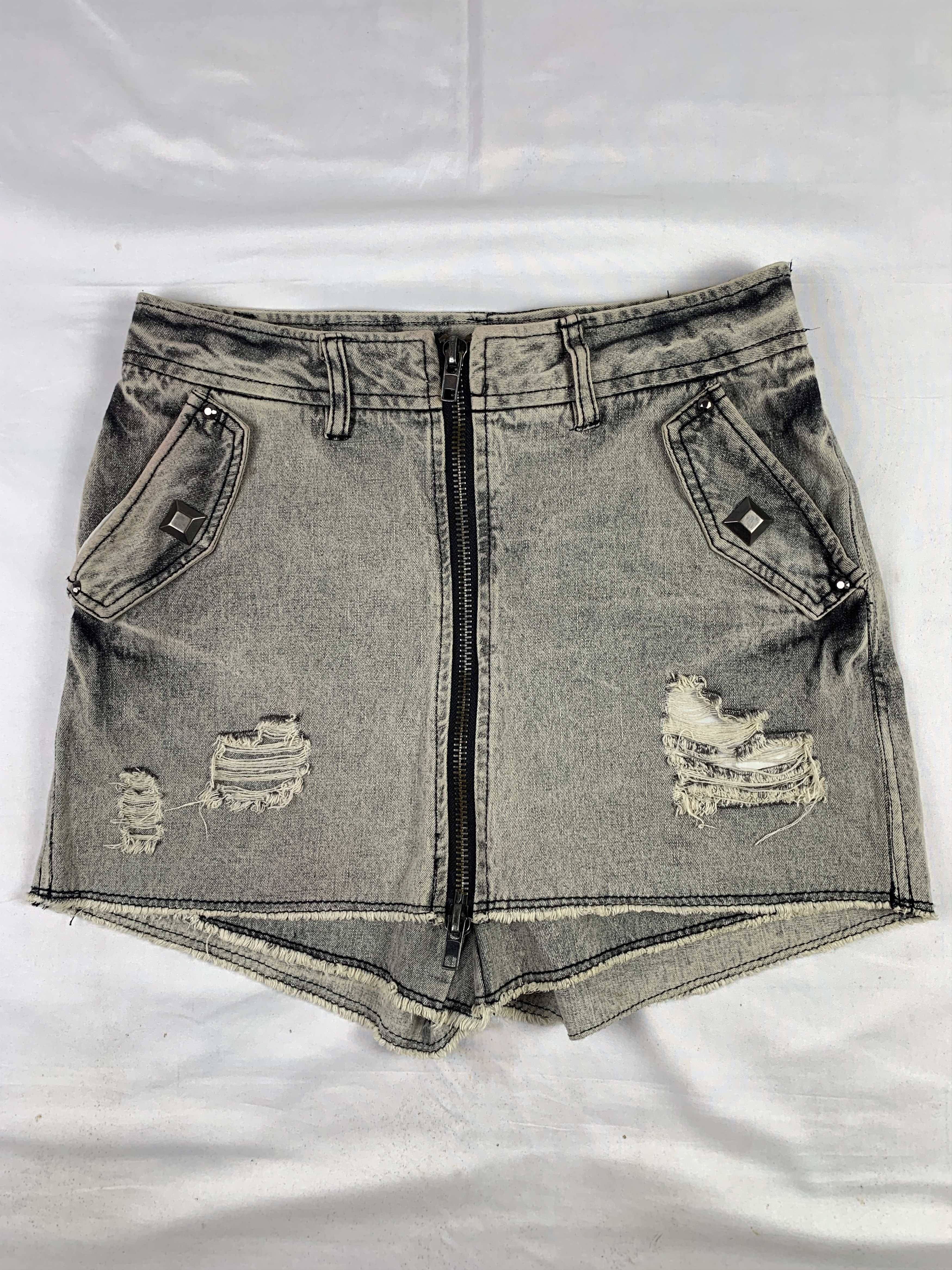 Dig Deep Dig Deep Japan Washed Gray Zip up Skorts (31) Size 31" - 1 Thumbnail