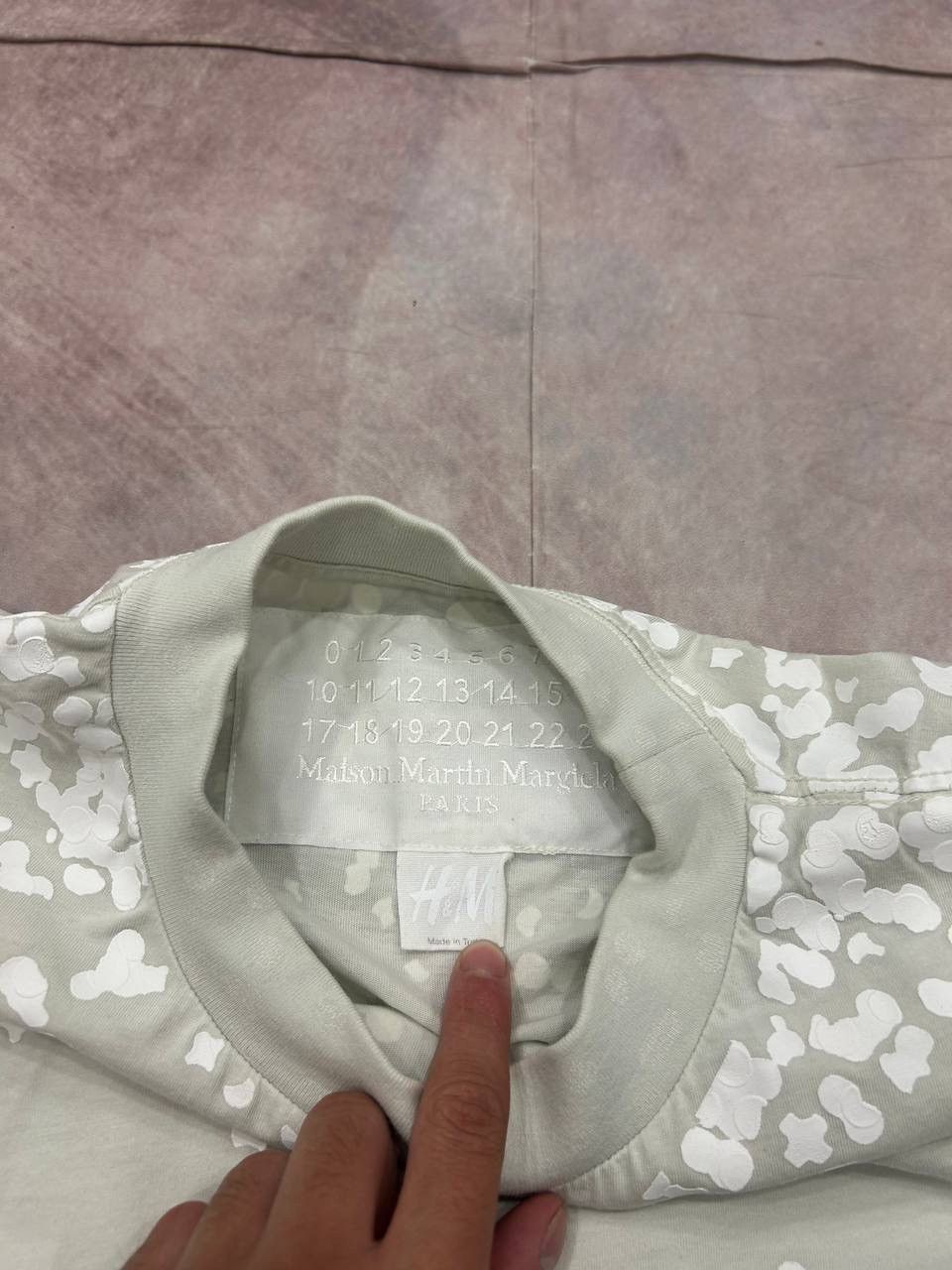 Maison Margiela Maison Margiela x H&M “Embellished T-Shirt” — Size M Size US M / EU 48-50 / 2 - 7 Thumbnail