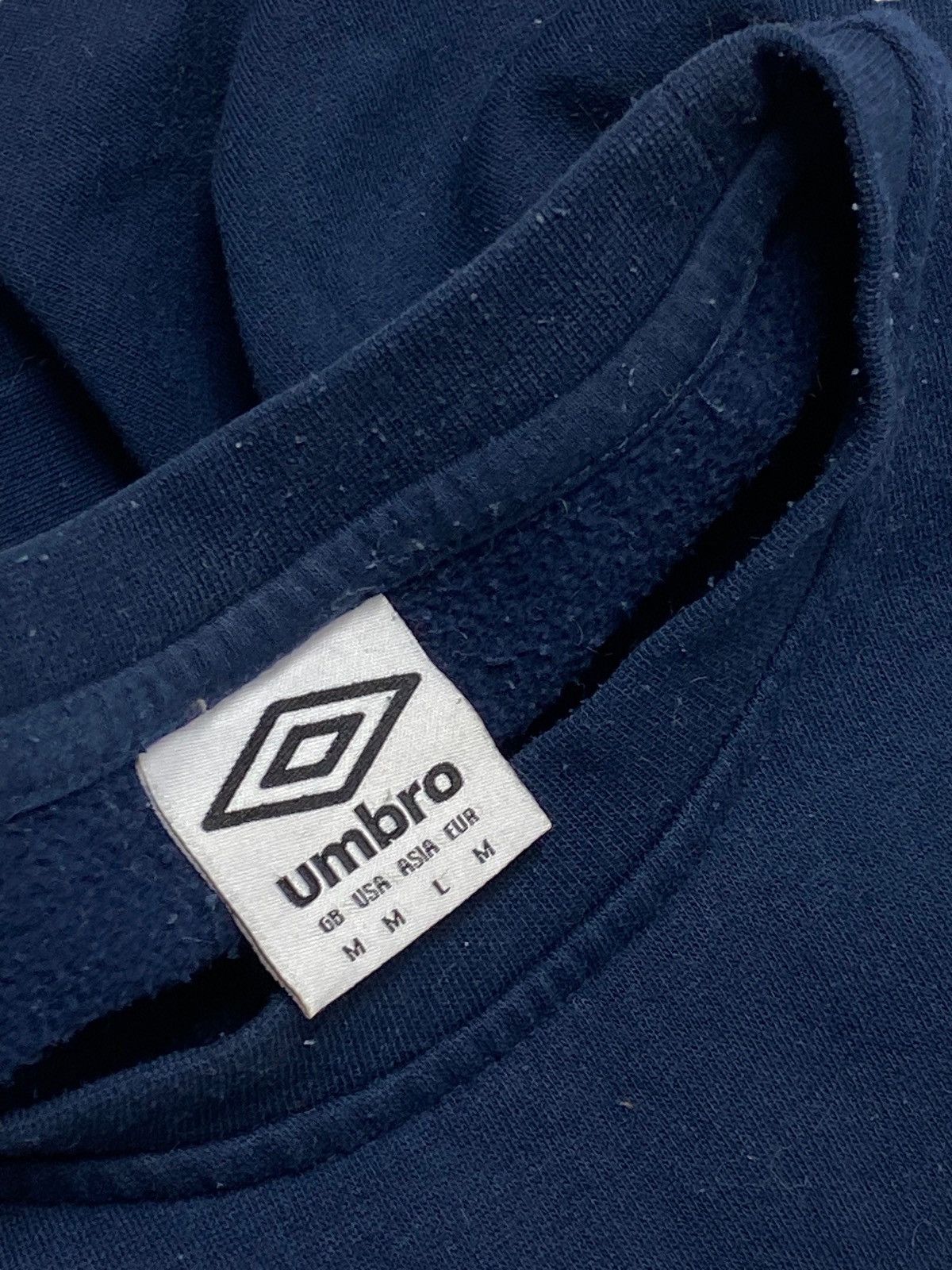 Umbro Vintage UMBRO Navy Minimalistic Small Logo Sweatshirt Size US L / EU 52-54 / 3 - 3 Thumbnail