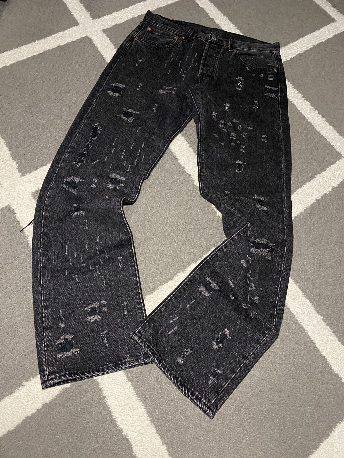Levi's × Vintage Levi’s 501 Original Fit men’s Straight Fit Denim Jeans Size US 32 / EU 48 - 9 Thumbnail