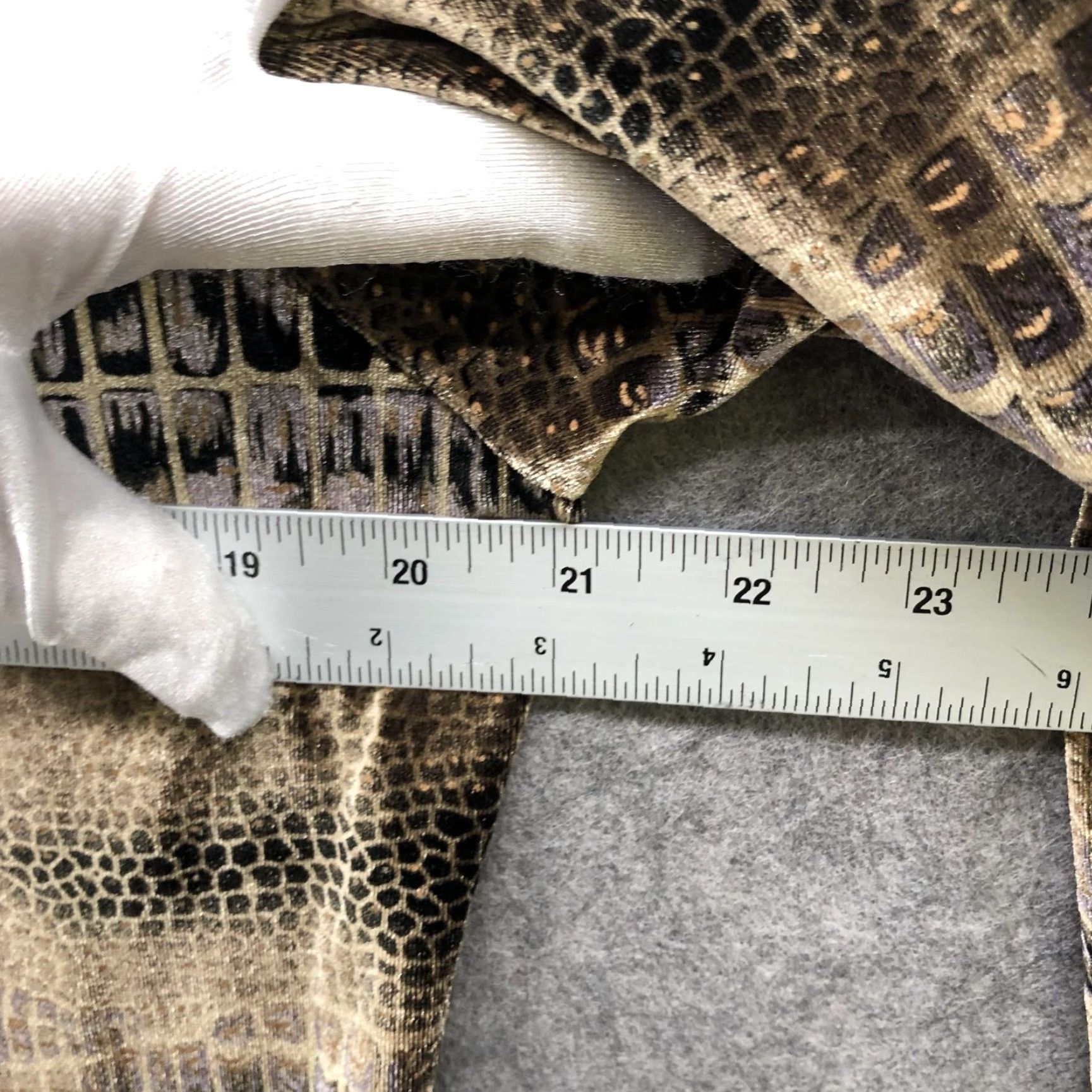 Vintage VINTAGE Chico's Velvet Long Sleeve Top Size L Animal Print Snake Gold Shirt Womens L Gold Snake Print Velvet Top Size L / US 10 / IT 46 - 7 Thumbnail
