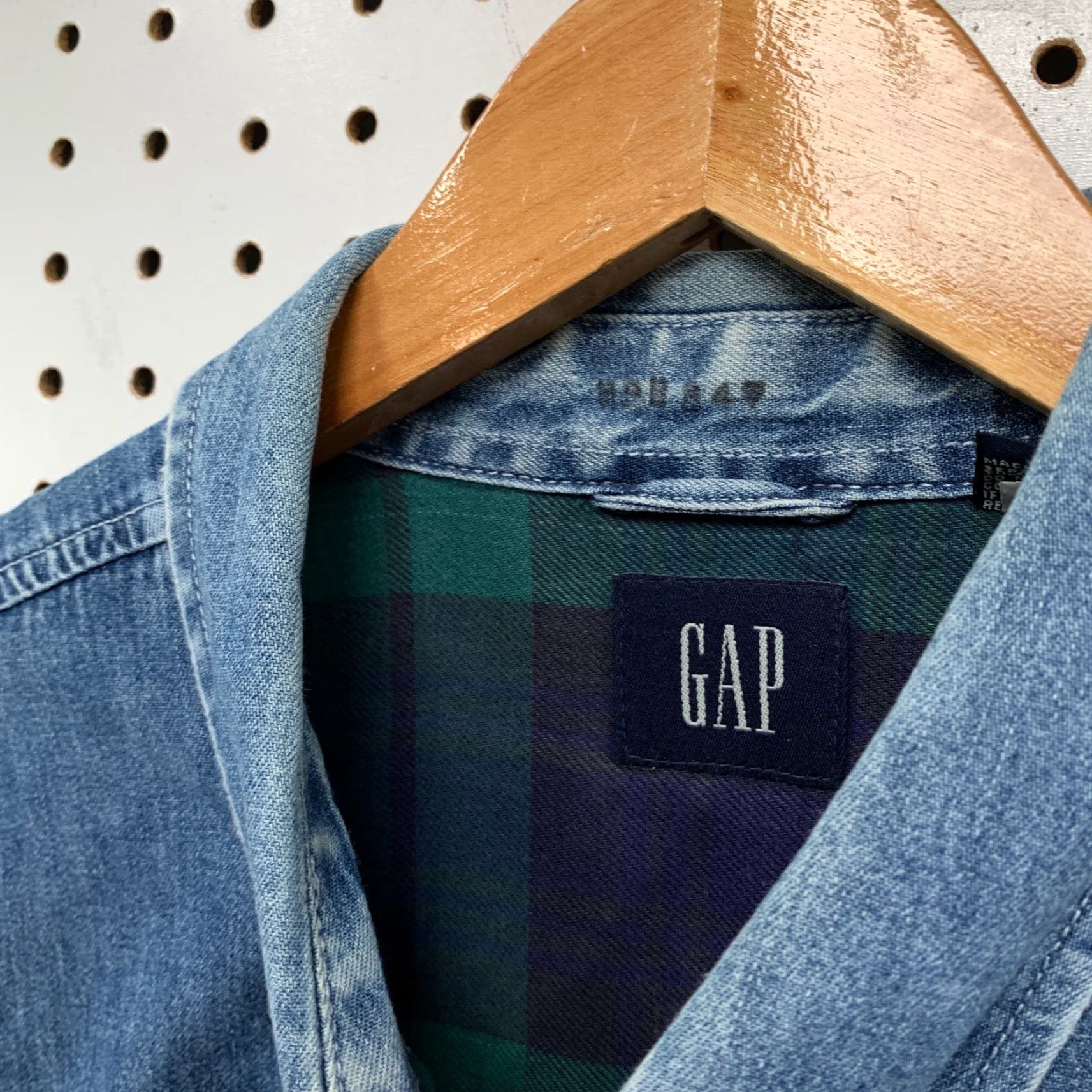 Gap VINTAGE Gap Denim Shirt Men XL Long Sleeve Collared Button-Up Lined Blue 90s Casual Size US XL / EU 56 / 4 - 7 Thumbnail