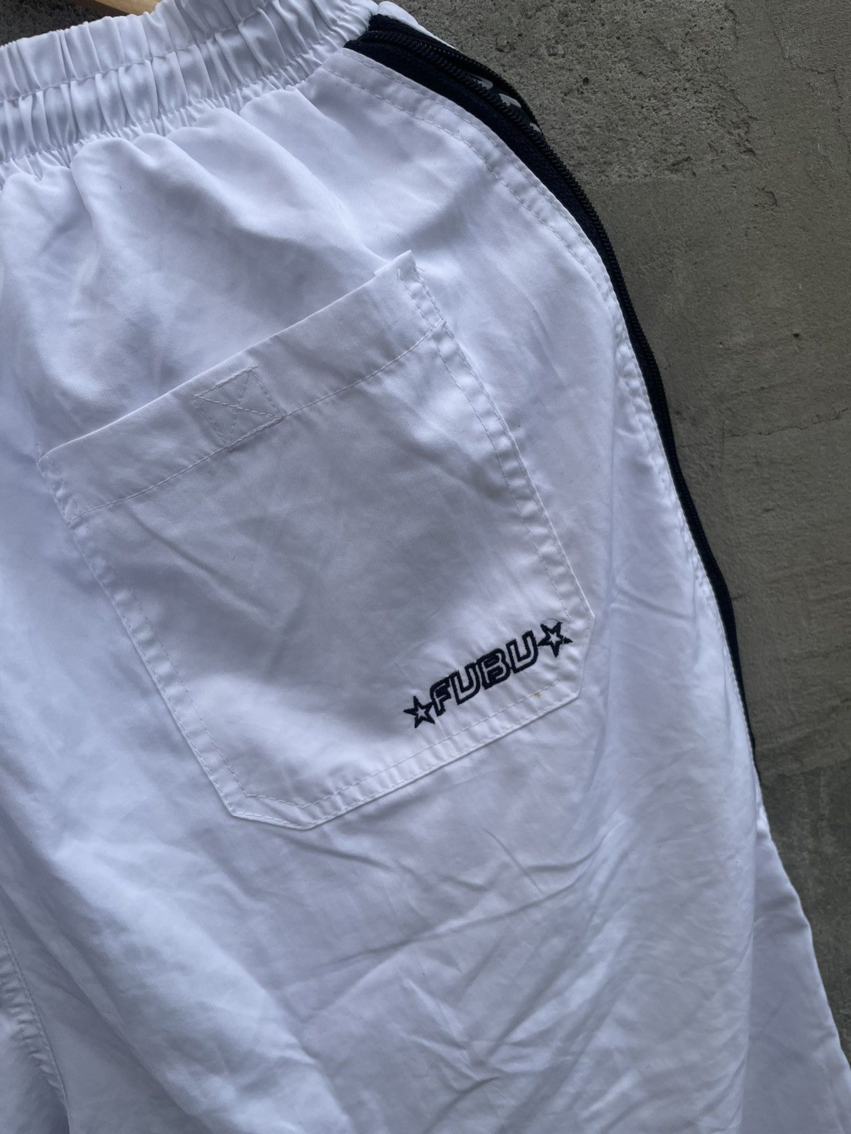 Fubu × Vintage Vintage Fubu USA Men’s Long Shorts White Size Large Rap 90s Size US 33 - 7 Thumbnail