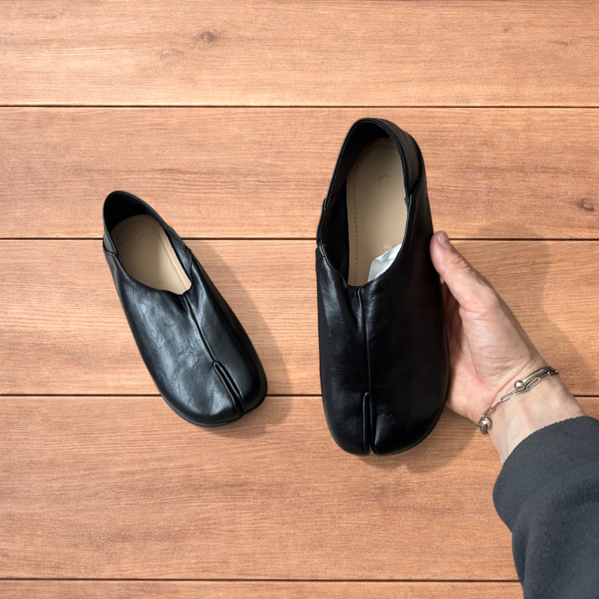 Japanese Brand Vintage style faux leather tabi split toe shoes in black. Size US 9 / IT 39 - 4 Thumbnail