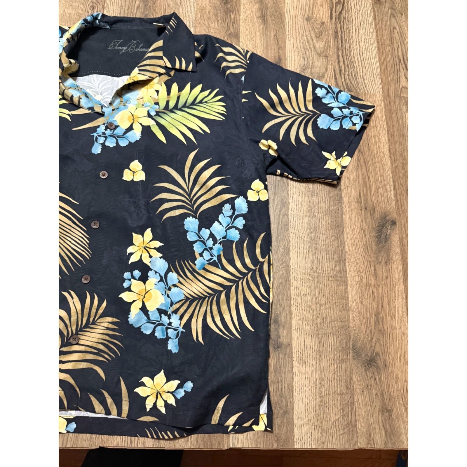 Tommy Bahama Tommy Bahama Shirt Men's XL Black Brown Blue Floral Button Up 100% Silk Sleeve Short Collar Button Pockets Vintage? No Size US XL / EU 56 / 4 - 4 Thumbnail