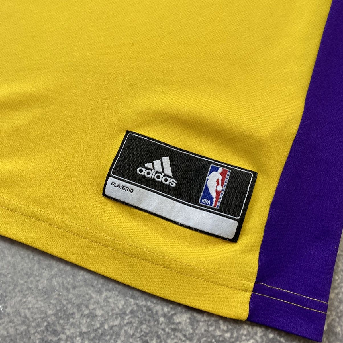 NBA Vintage Adidas NBA Lakers Howard 12 yellow basket jersey Size US L / EU 52-54 / 3 - 7 Thumbnail