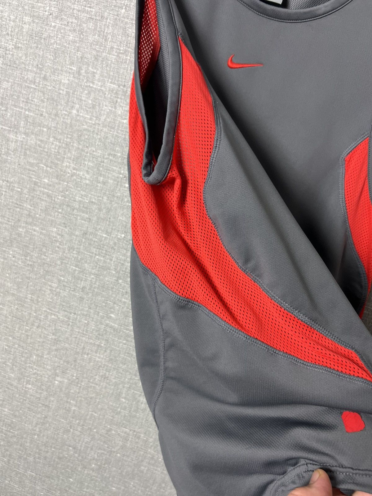 Nike Vintage Nike Center Embroidered Logo Sphere Dry Tank Top Size US M / EU 48-50 / 2 - 6 Thumbnail