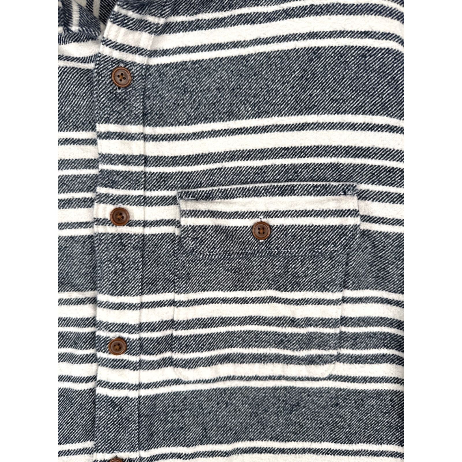 Old Navy Old Navy Shirt Men Large Blue White Stripe Long Sleeve Cotton Pocket Shirt Size US L / EU 52-54 / 3 - 6 Thumbnail