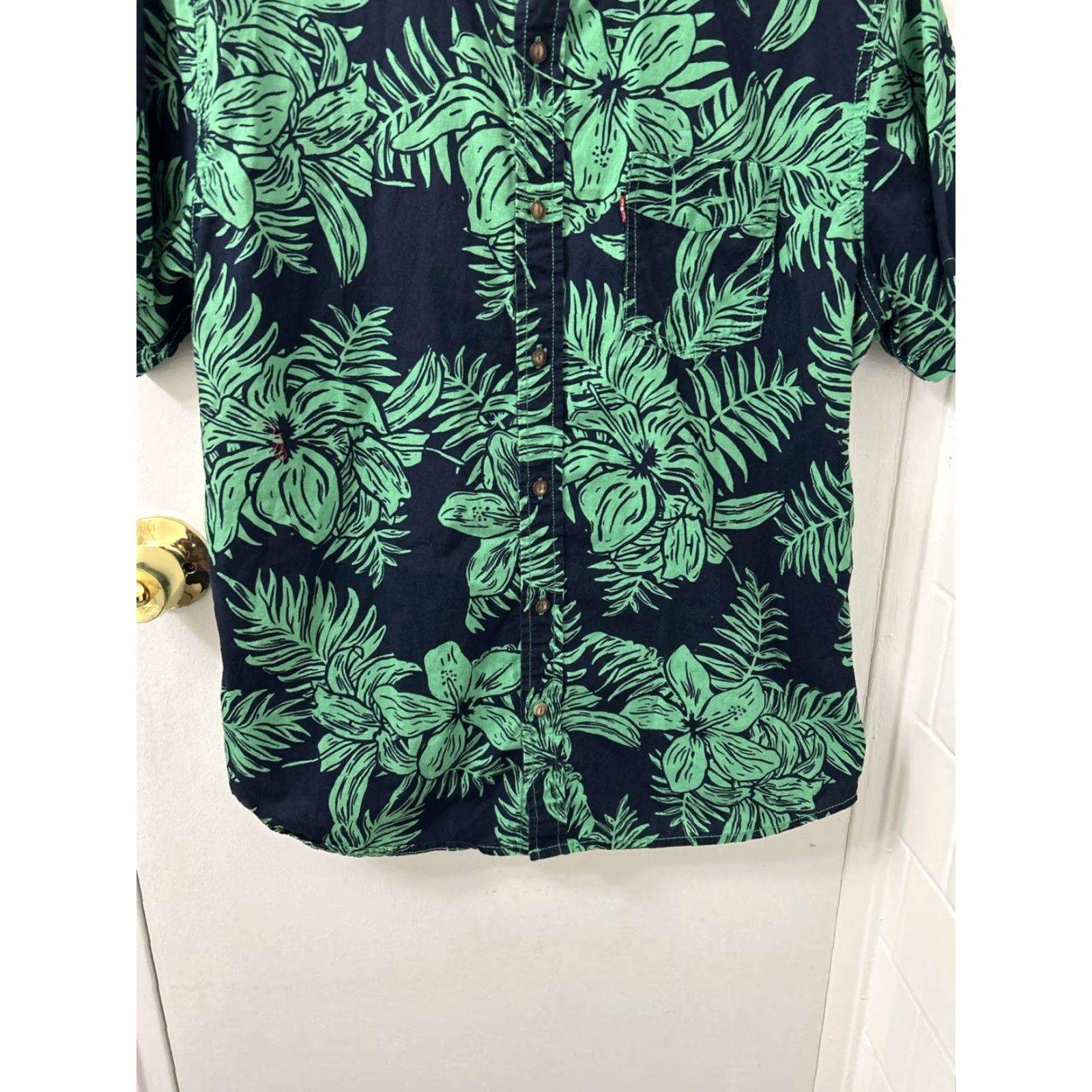 Levi's Levi's Shirt Mens Medium Green Navy Floral Hawaiian Button Down Pocket Logo S/S Size US M / EU 48-50 / 2 - 3 Thumbnail