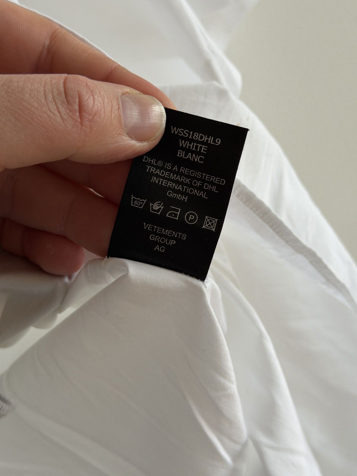 Vetements *RARE* VETEMENTS X DHL DEMNA OVERPRINT SHIRT LABEL OG Size US M / EU 48-50 / 2 - 10 Thumbnail