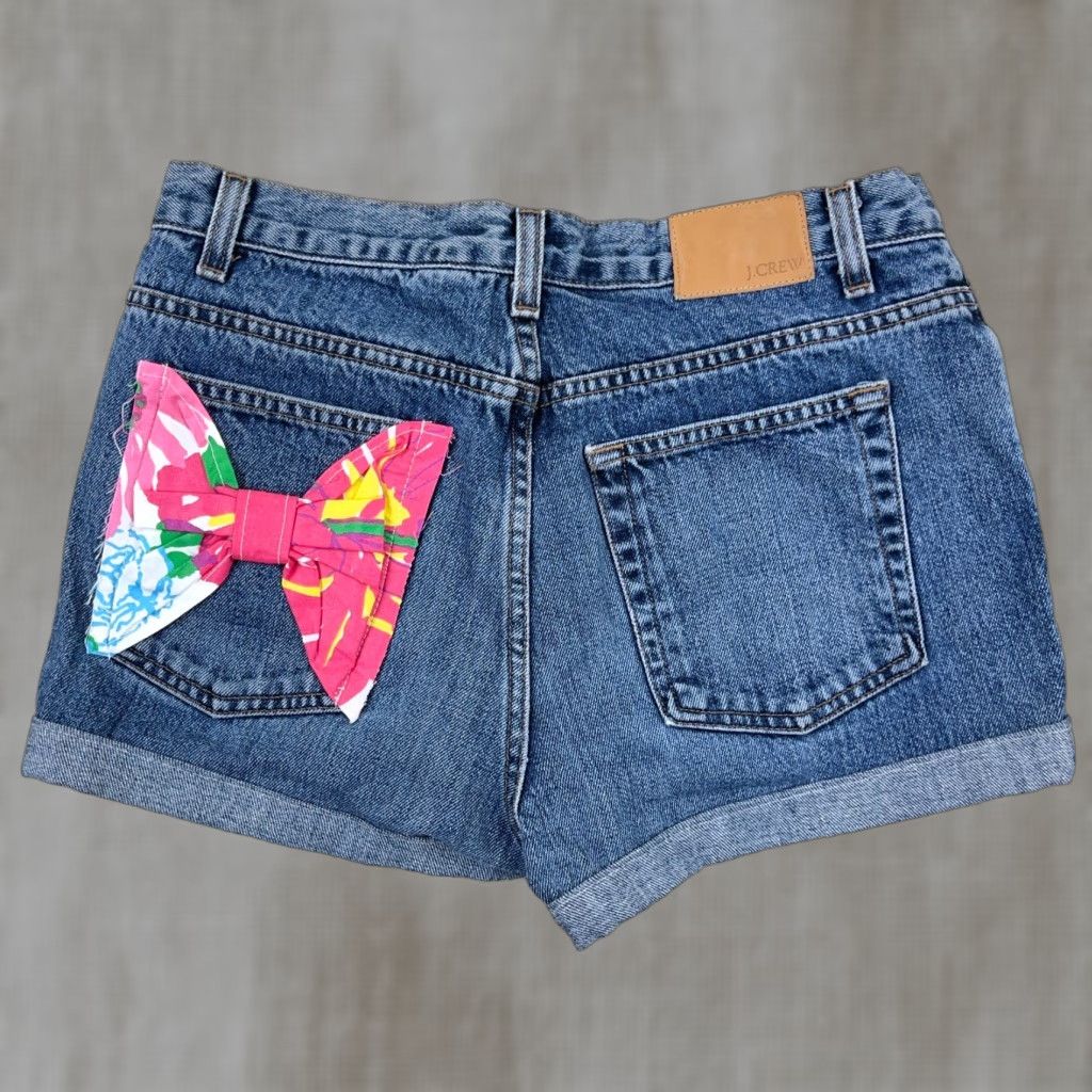 J.Crew J Crew Shorts Women 6 Cuffed Jean Jorts Button Fly Med Wash Bow Made In USA Size 28" / US 6 / IT 42 - 1 Thumbnail