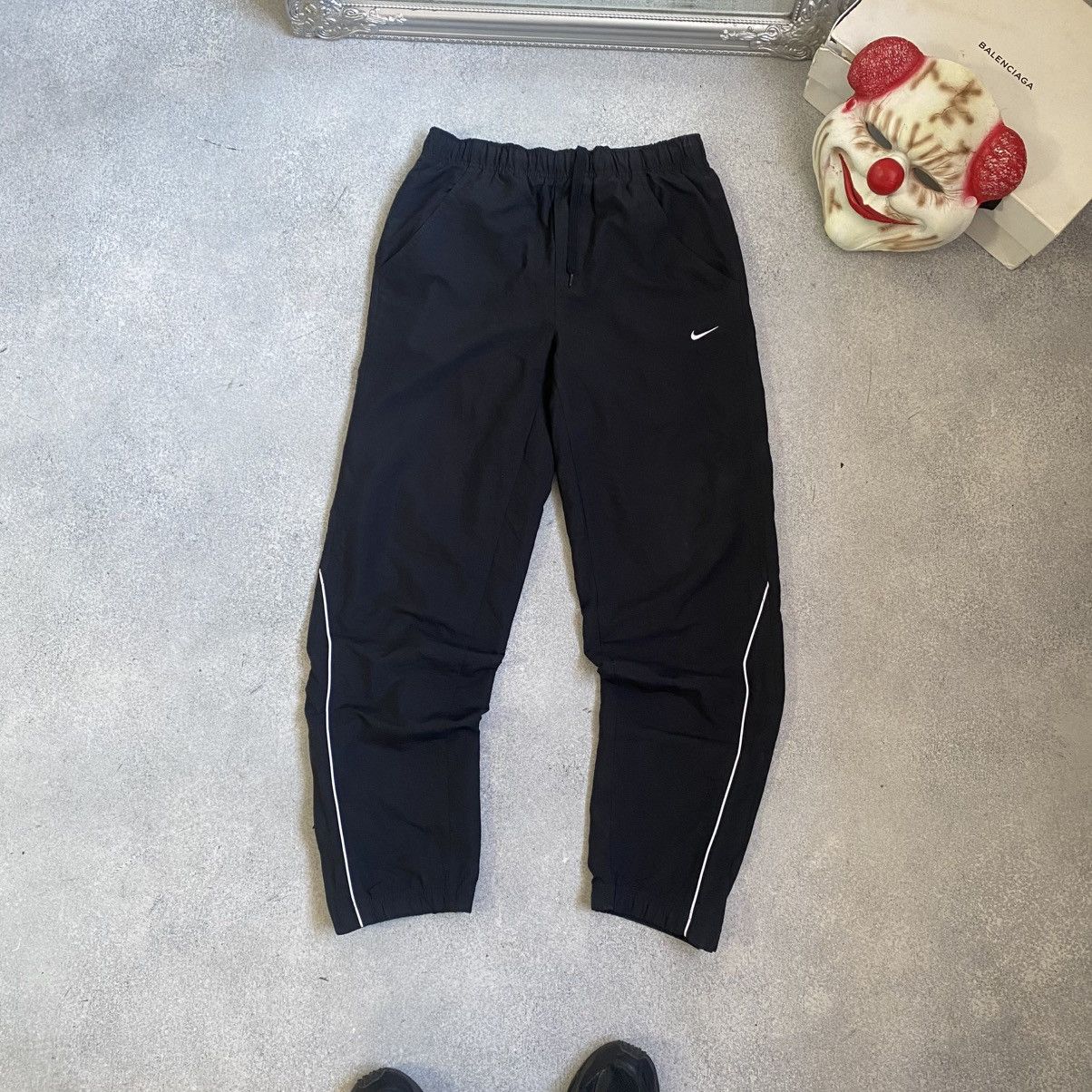 Nike Vintage Nike Track Pants Nylon Baggy Hype Y2K Size US 30 / EU 46 - 1 Thumbnail