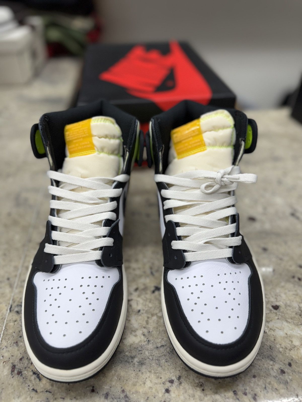 Jordan Brand Jordan 1 Retro High White Black Volt University Golf Size US 10.5 / EU 43-44 - 3 Thumbnail