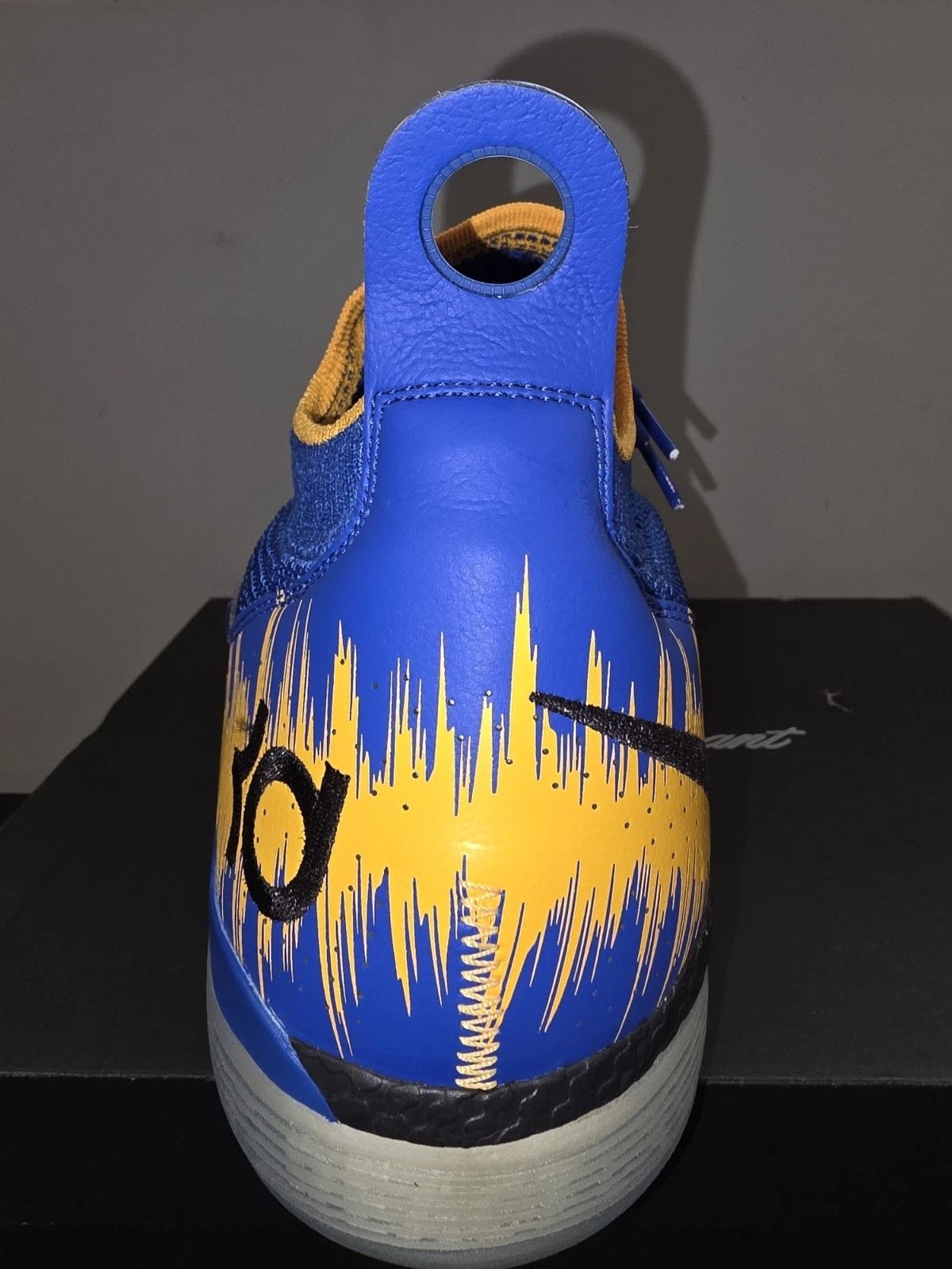 Nike RARE PROMO Nike KD 11 warriors PE Sz 18 Player Size US 15 / EU 48 - 4 Thumbnail