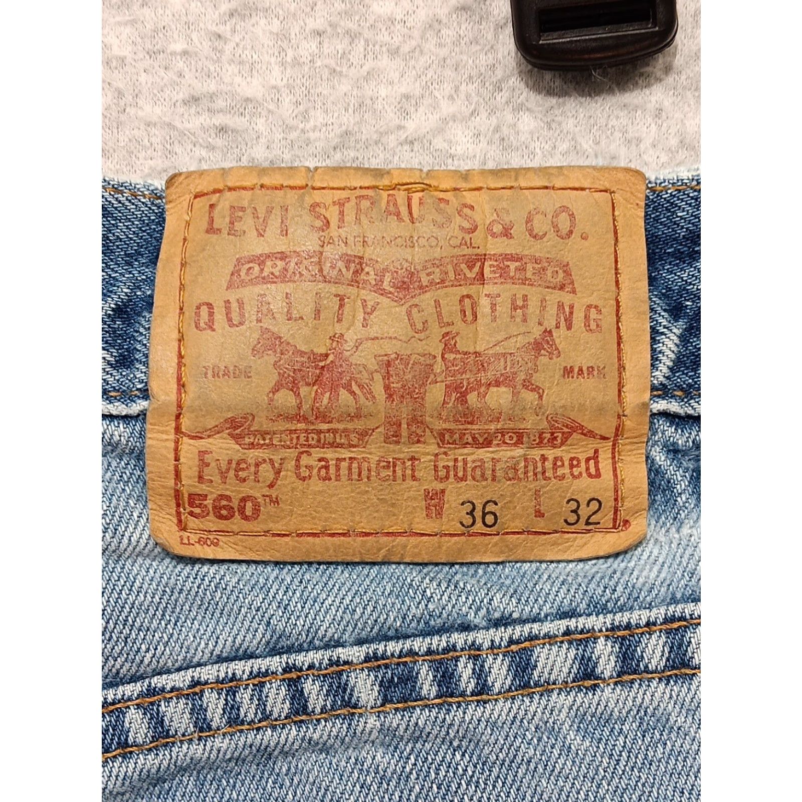 Levi's VINTAGE Levi's 560 Jeans 36X32 Blue Denim Relaxed Tapered Men's 5-Pocket USA Mens 90s American Distressed Size US 36 / EU 52 - 7 Thumbnail