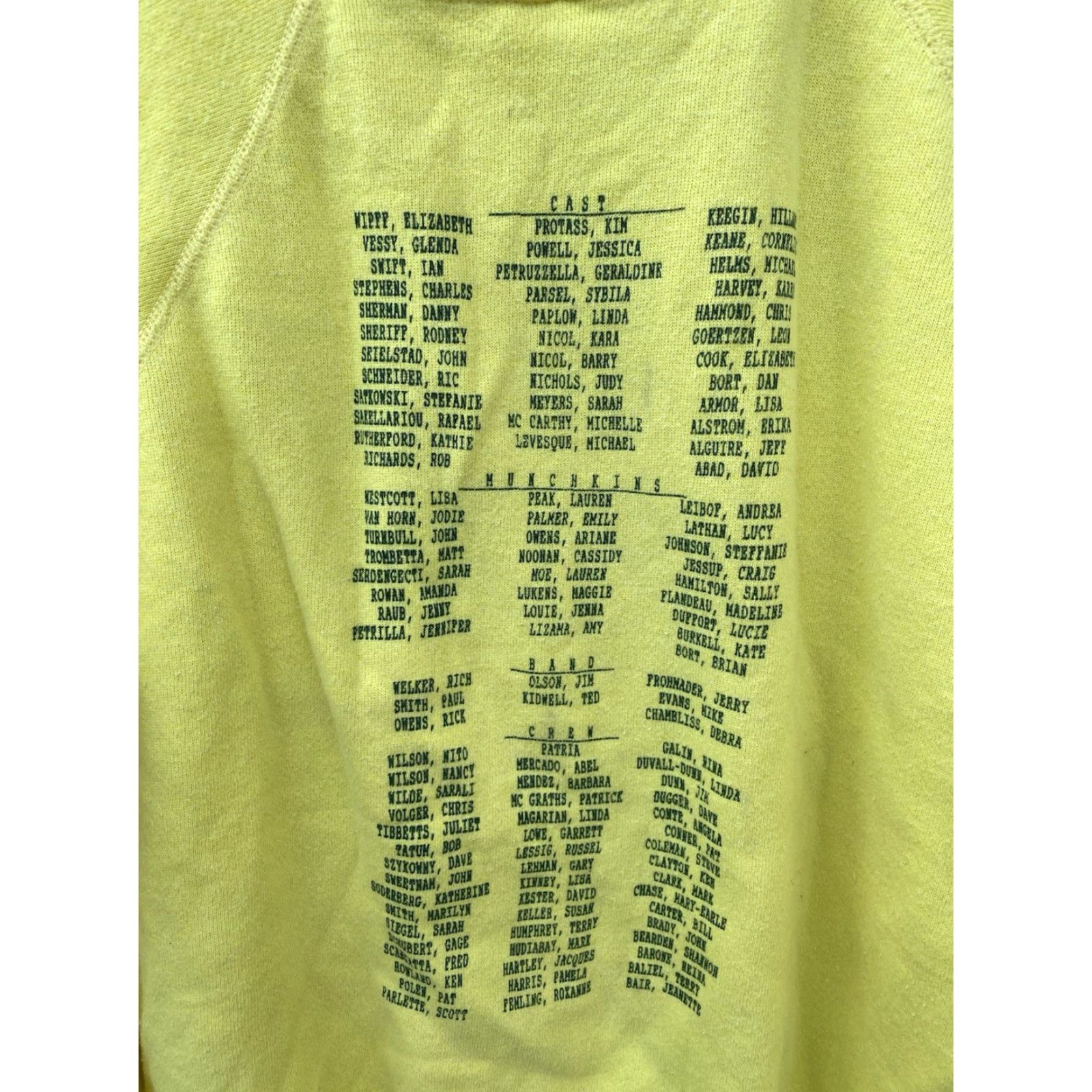 Hanes VINTAGE Wizard Of Oz Cast + Crew Mt Tamalpais 1991 Sweatshirt Hanes Yellow M Mens Pullover Graphic Print 90s Movie Dorothy raglan Sweatshirt Size US M / EU 48-50 / 2 - 7 Thumbnail