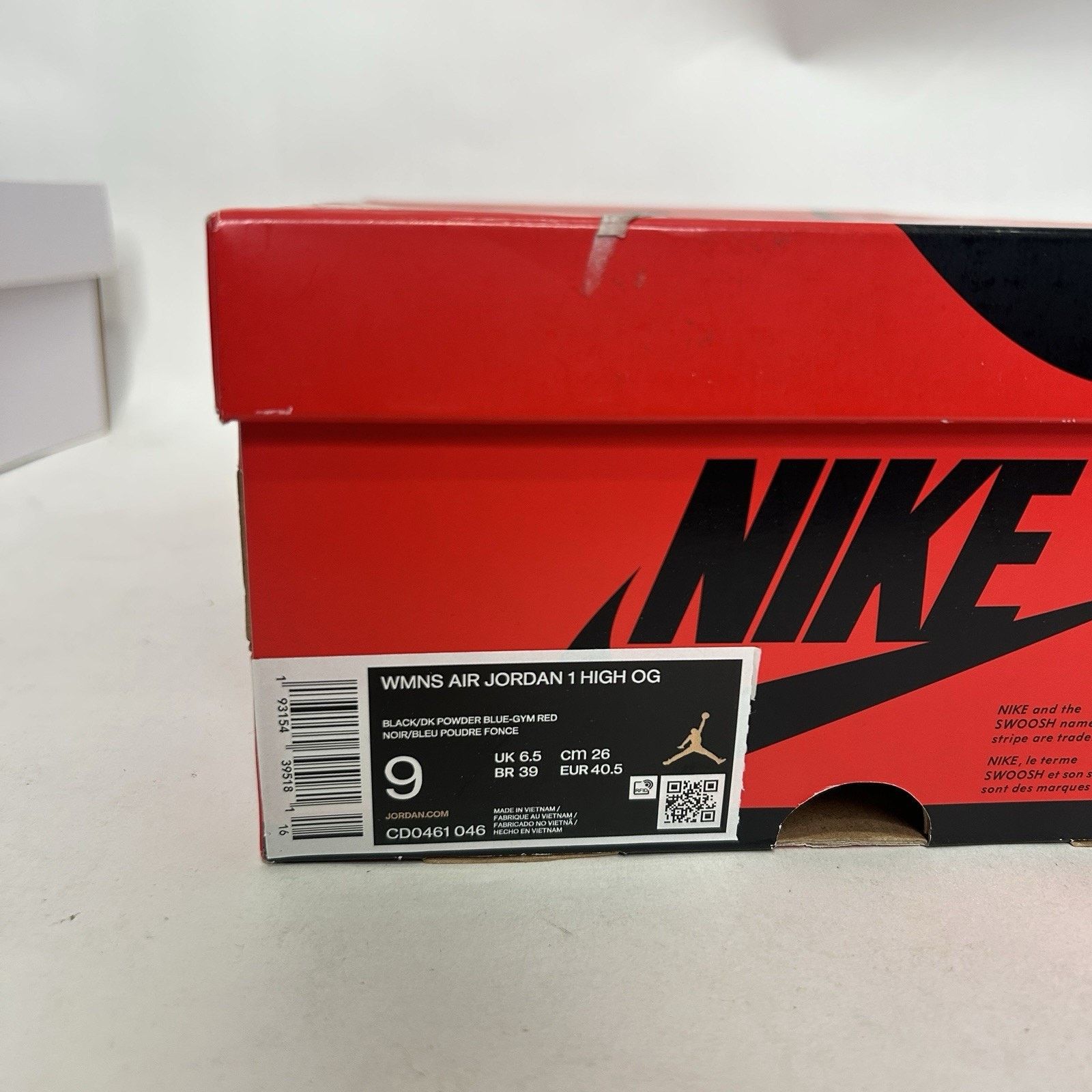 Jordan Brand Nike Air Jordan 1 Retro High WMNS “UNC To Chicago” Size US 9 / IT 39 - 5 Thumbnail