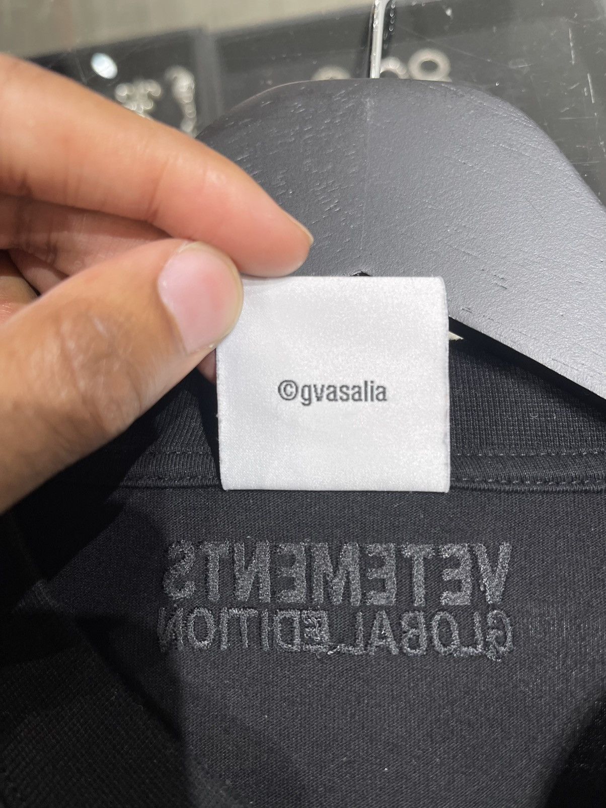 Vetements Think Globally Tee Size US S / EU 44-46 / 1 - 9 Thumbnail