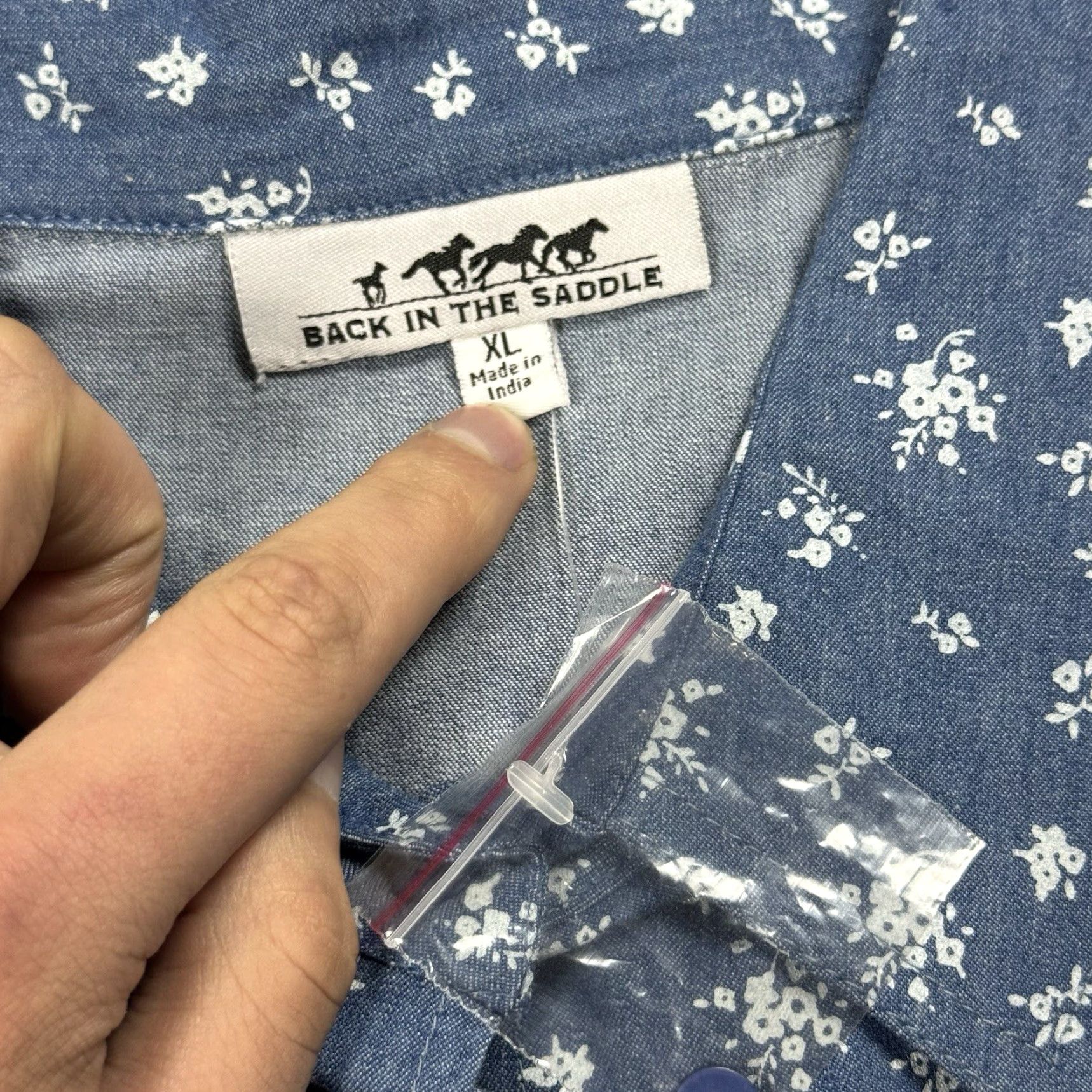 Vintage VINTAGE Back In The Saddle Women's XL Cowboy Style Short Sleeve Button-Up Shirt Floral Print Cotton Blue Size XL / US 12-14 / IT 48-50 - 4 Thumbnail