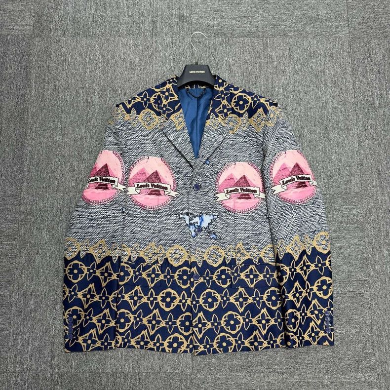 Louis Vuitton louis vuitton Pyramid print three-button blazer jacket 250 Size US M / EU 48-50 / 2 - 1 Thumbnail