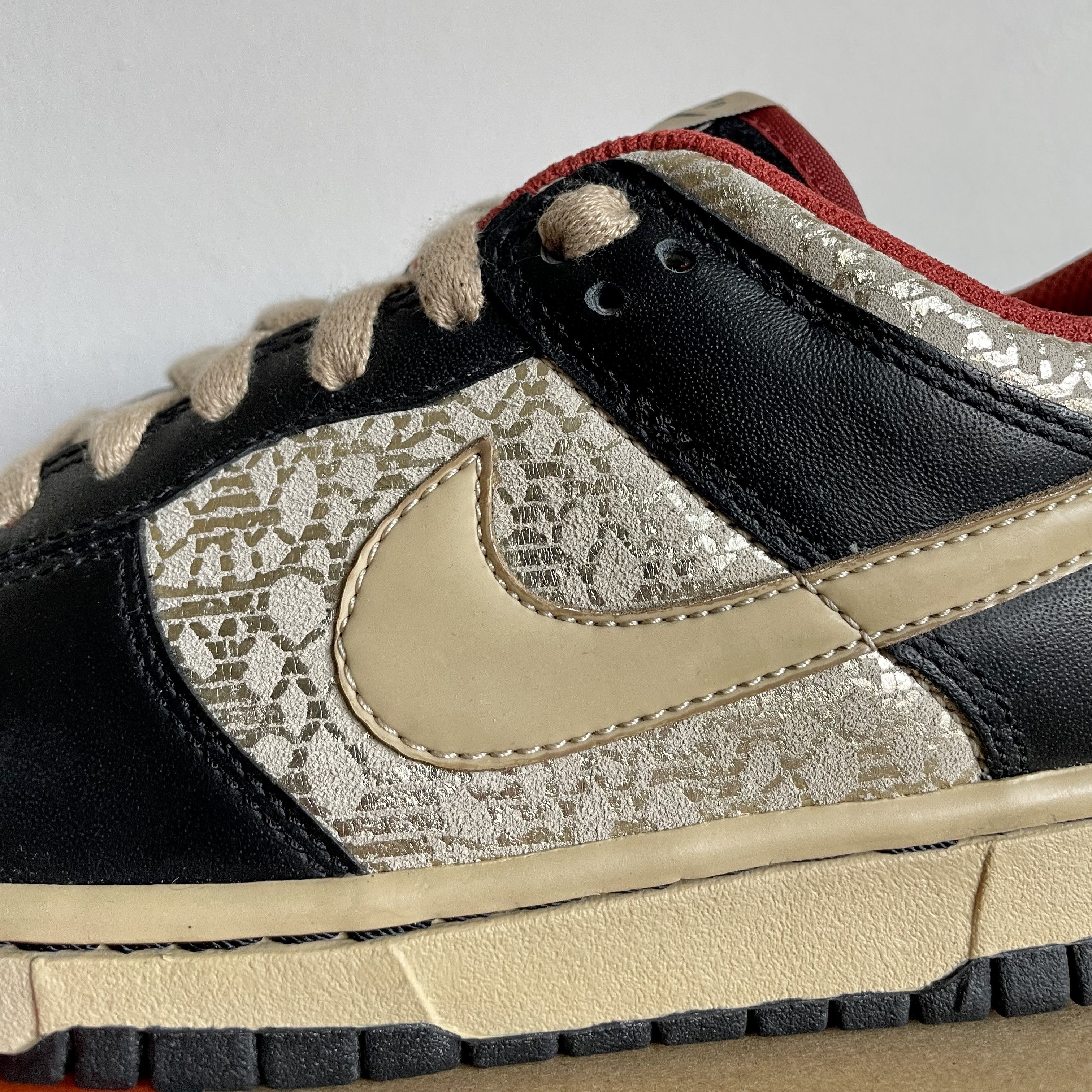 Nike 2006 Nike Dunk Low Wmns Premium Black/Linen-Terra Cotta Size US 7 / IT 37 - 14 Thumbnail