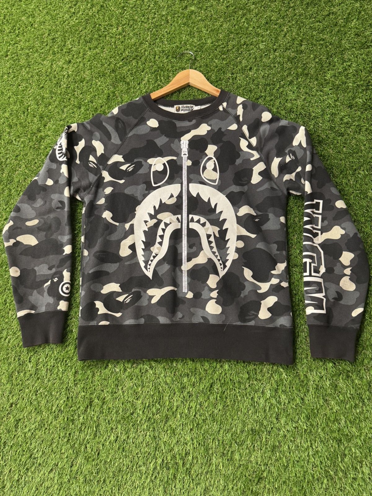 Bape BAPE City Camo Shark Crewneck sweatshirt Size US L / EU 52-54 / 3 - 1 Thumbnail