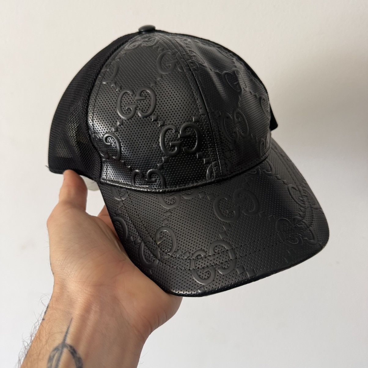 Gucci GUCCI EMBOSSED BLACK LEATHER & MESH BASEBALL CAP Size ONE SIZE - 1 Thumbnail
