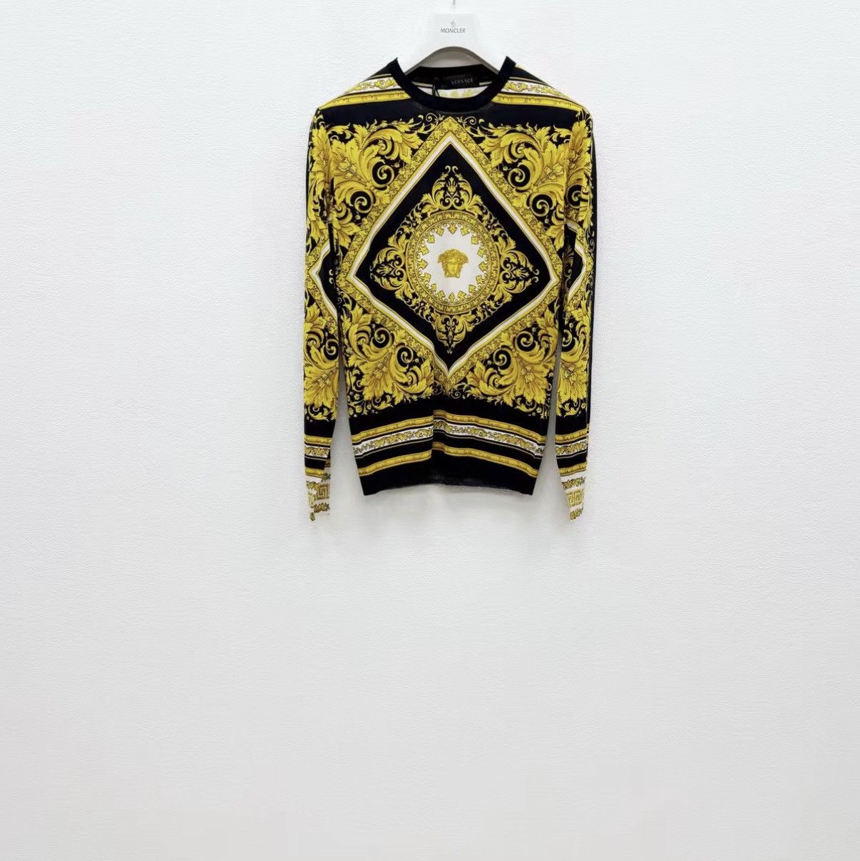 Versace VERSACE 100% Silk Knit Top J30 Size US M / EU 48-50 / 2 - 1 Thumbnail