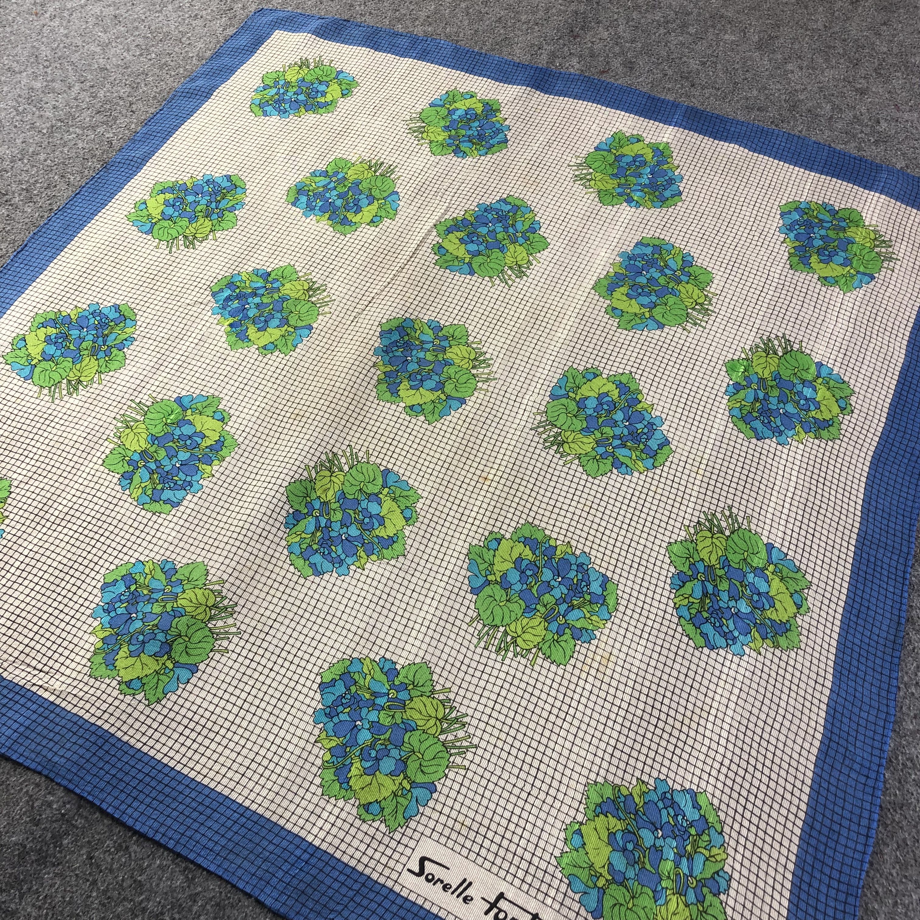 Japanese Brand Vintage Sorelle Fontana Hand Rolled Silk Scarf M650 Size ONE SIZE - 2 Thumbnail