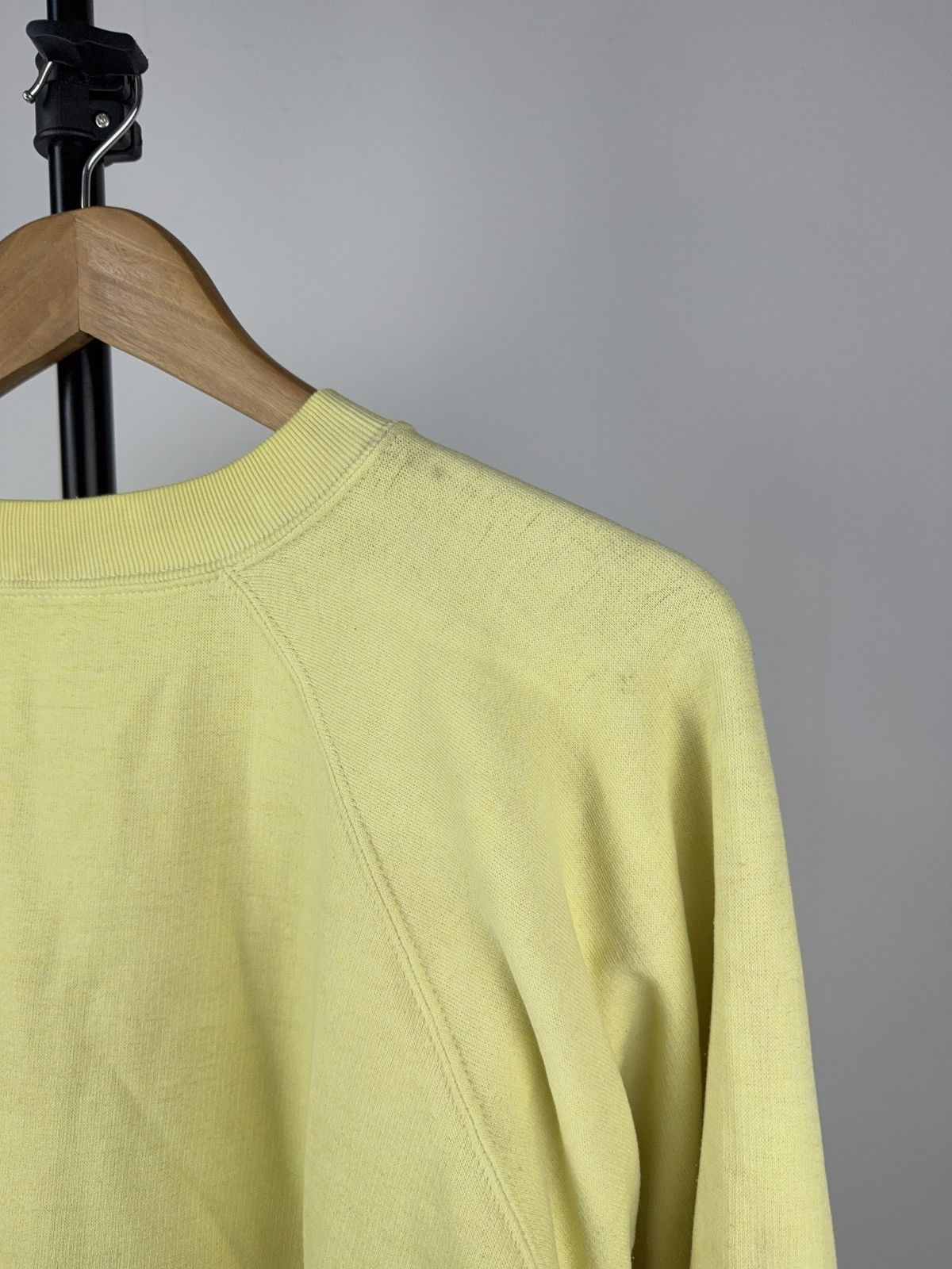 Levi's Vintage Clothing 90s Levi’s Retro Faded Yellow Raglan Crewneck Sweatshirt Size US L / EU 52-54 / 3 - 8 Thumbnail