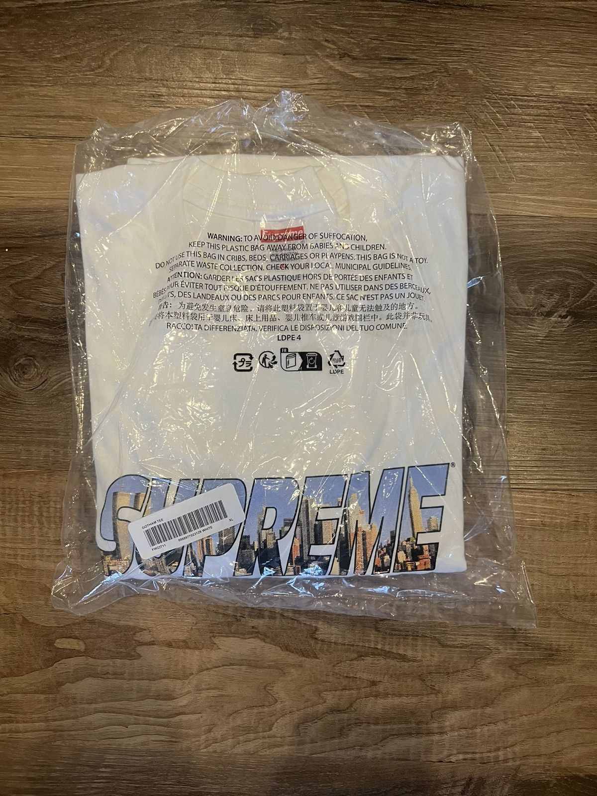 Supreme Supreme Gotham Tee Size US XL / EU 56 / 4 - 1 Thumbnail