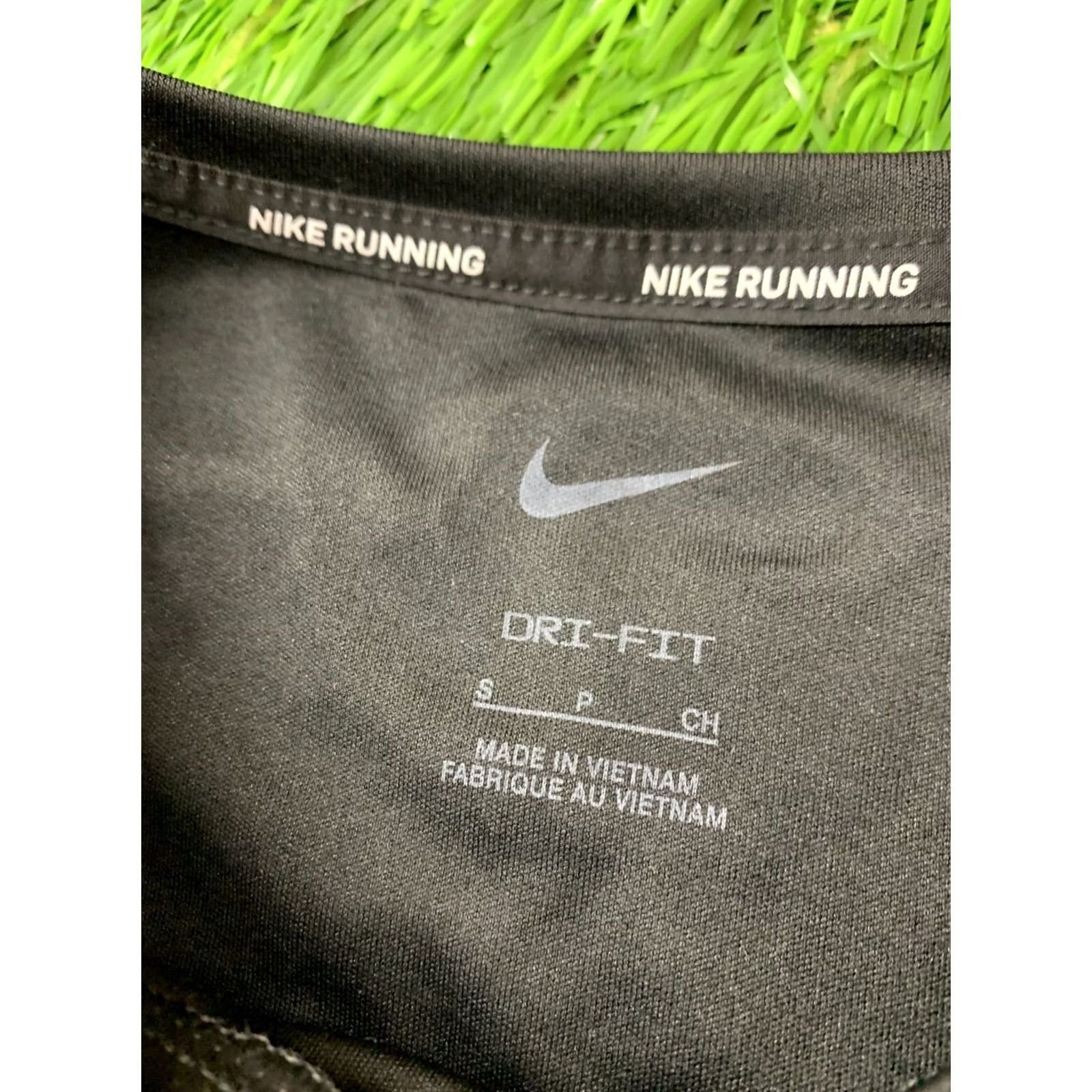 Nike NIKE DRI-FIT 2022 RUNNING Women LONG SLEEVE SHIRT Jersey Tee ORIGINAL SIZE S Black Training 2022 Nike Running Womens Shirts L/S Jersey Tee Size S / US 4 / IT 40 - 5 Thumbnail