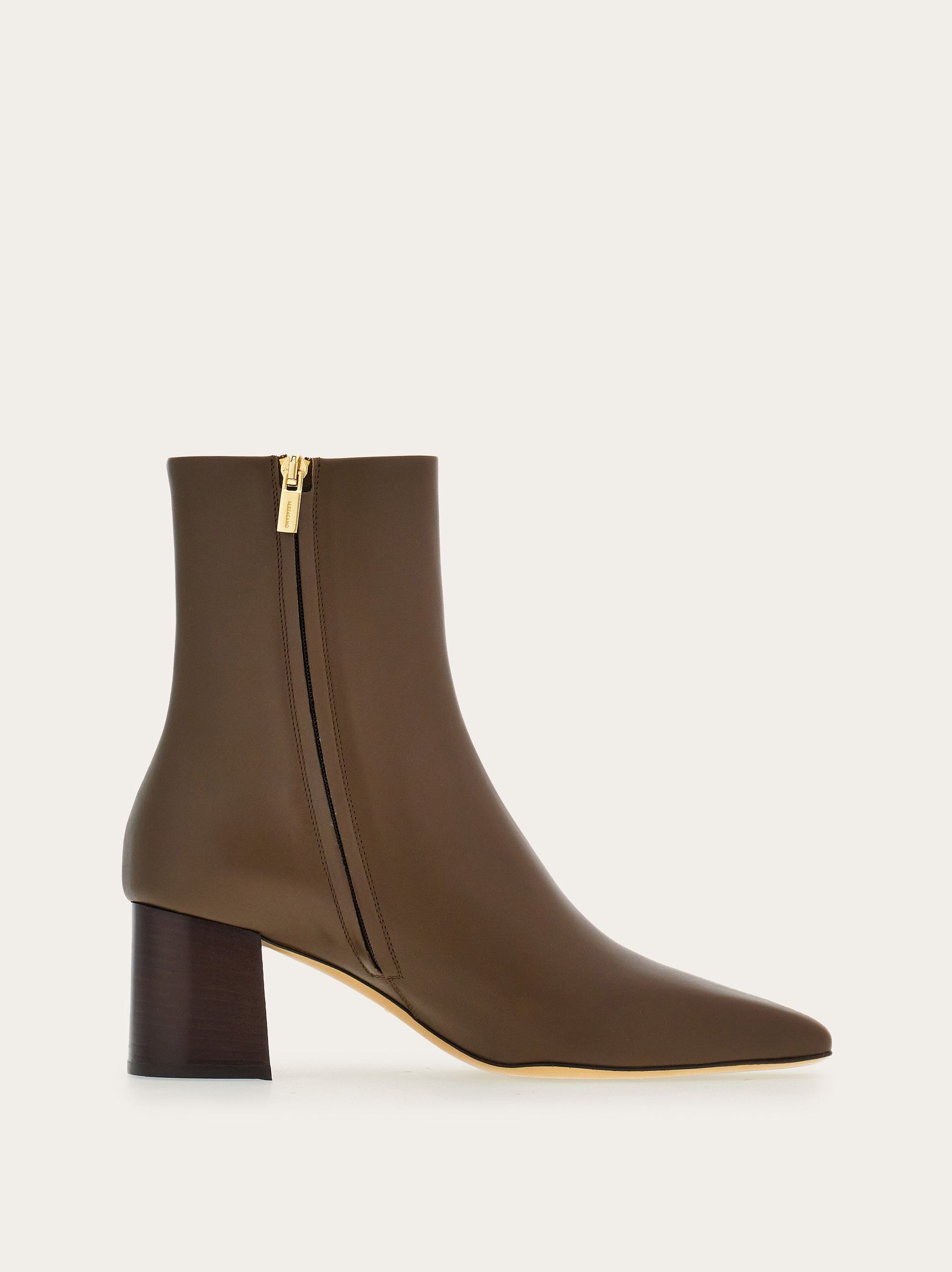 Salvatore Ferragamo o1s1rm0924 Ankle Boots in Dark Brown Size US 7.5 / IT 37.5 - 6 Thumbnail