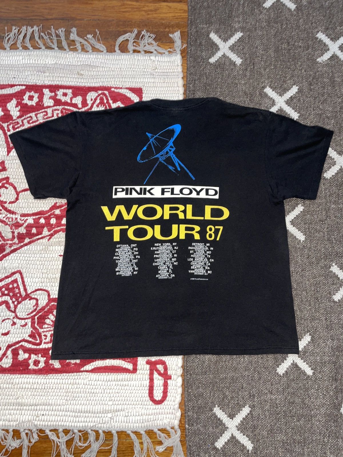 Band Tees 1987 PINK FLOYD WORLD TOUR SHIRT Size US L / EU 52-54 / 3 - 2 Thumbnail
