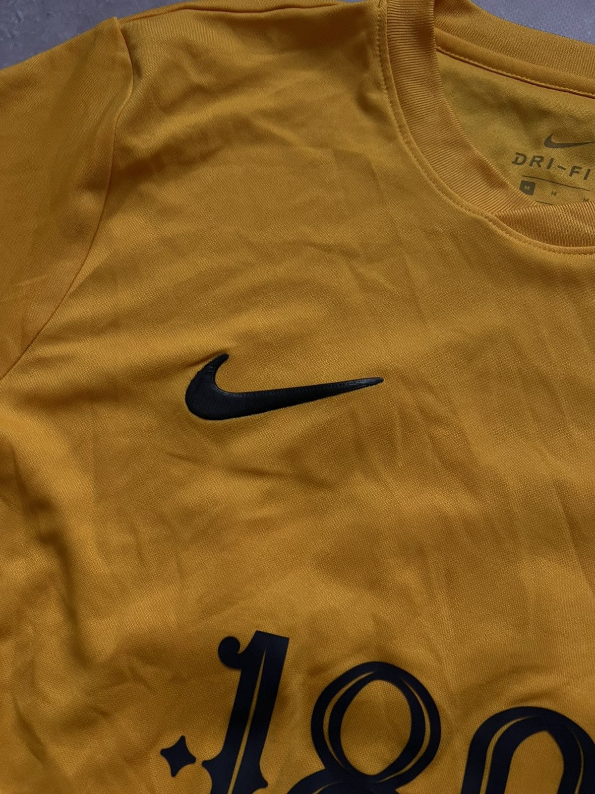 Nike Torquay United 2019-20 Nike t-shirt football jersey sz M #15 Size US M / EU 48-50 / 2 - 3 Thumbnail