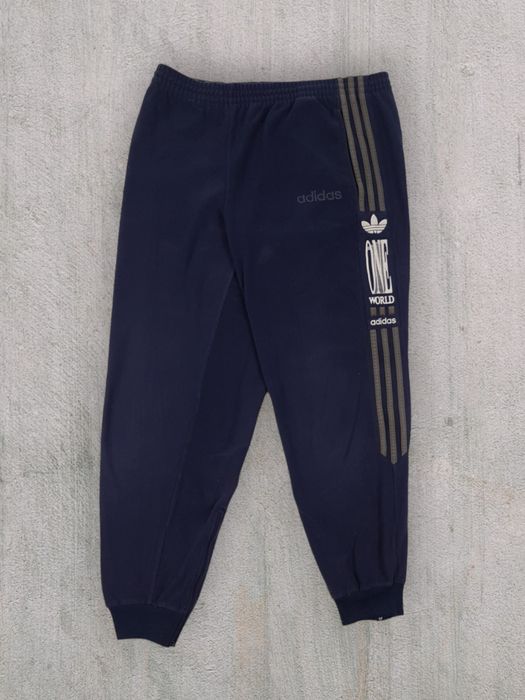 Adidas hot sale velvet sweatpants