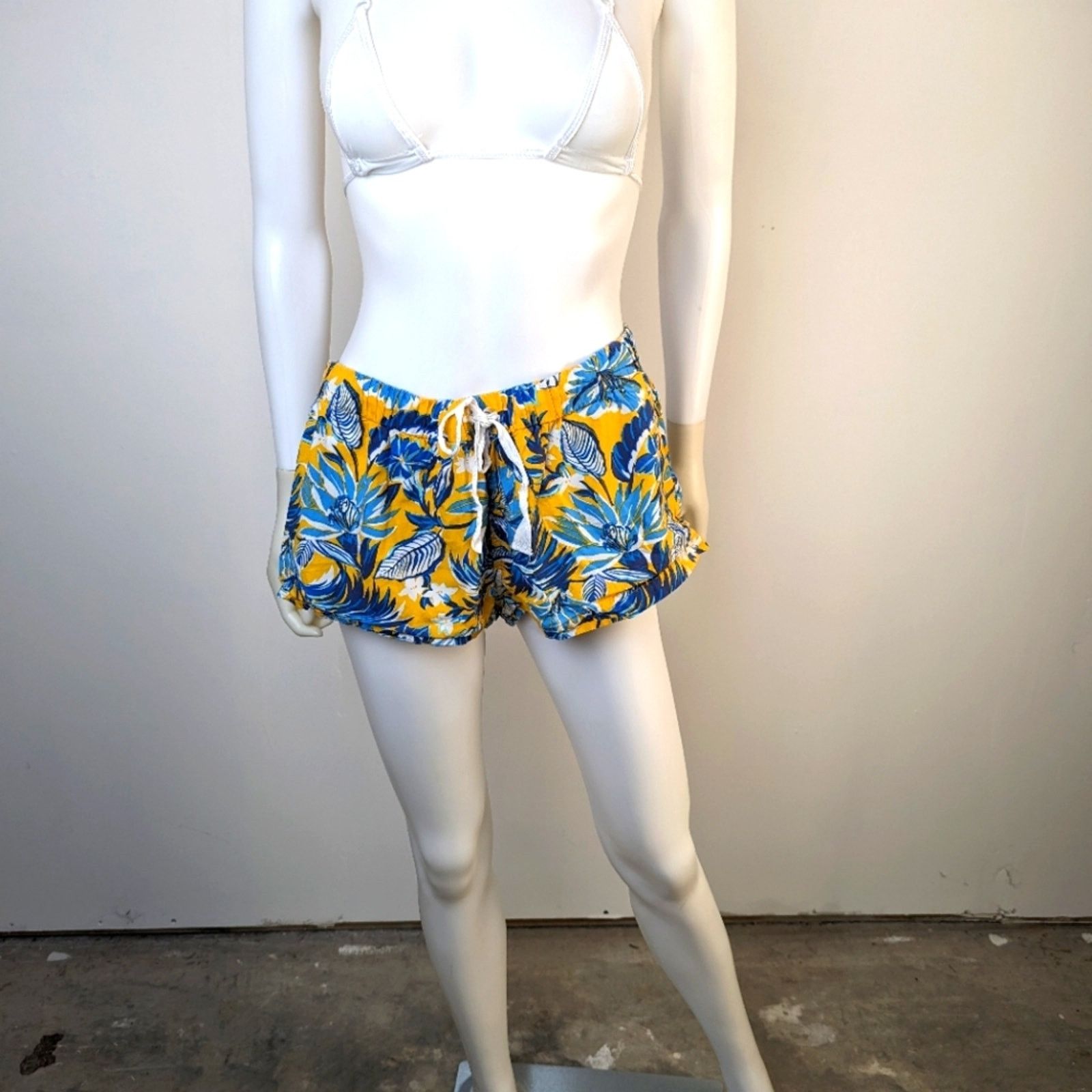 J.Crew J. Crew Floral Shorts - Medium Size 28" / US 6 / IT 42 - 2 Thumbnail