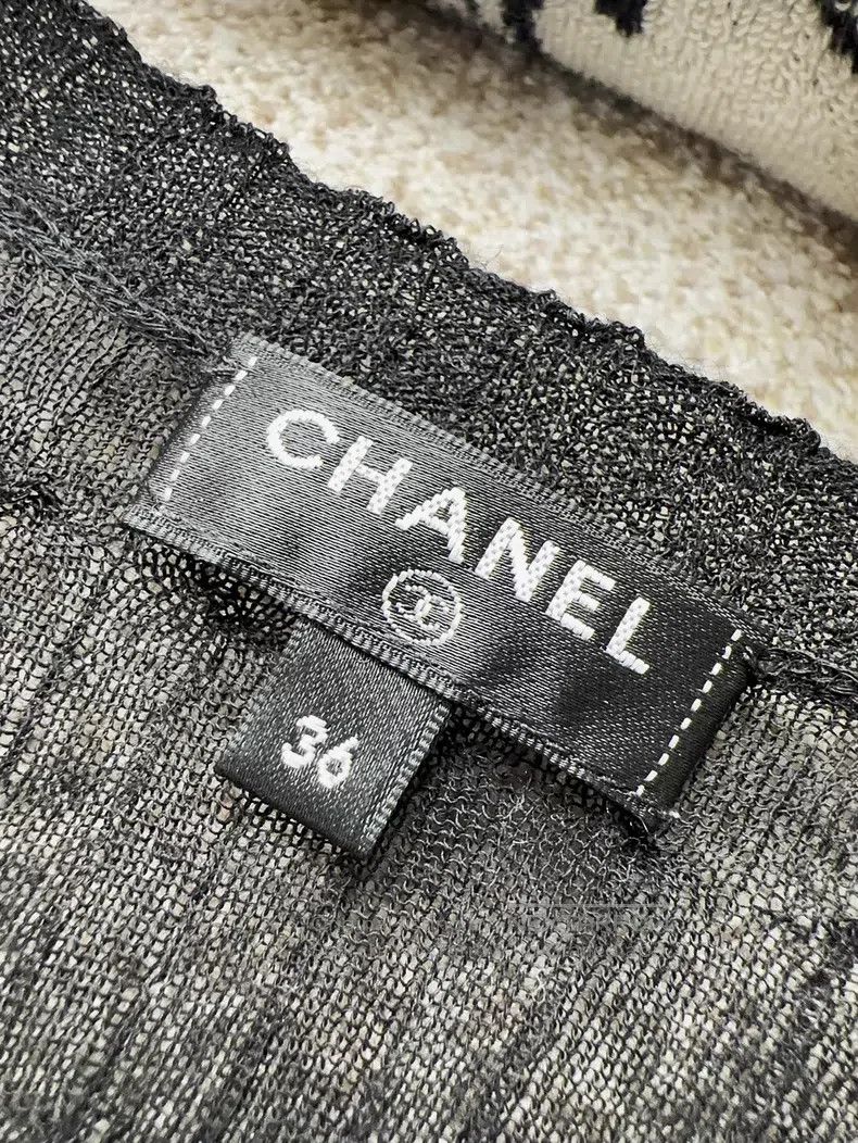 Chanel Chanel Black thin gold coin button wool knitted short slee Size XS / US 0-2 / IT 36-38 - 5 Thumbnail