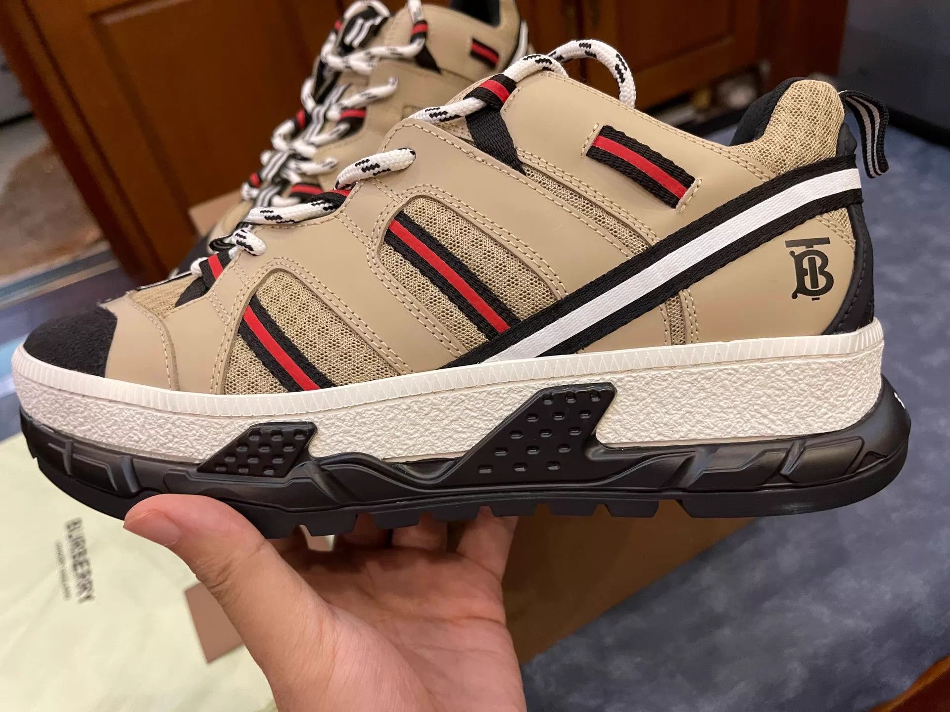 Burberry Burberry Camel Dad Sneaker 41.5 Black Red Strap Size US 8.5 / EU 41-42 - 2 Thumbnail